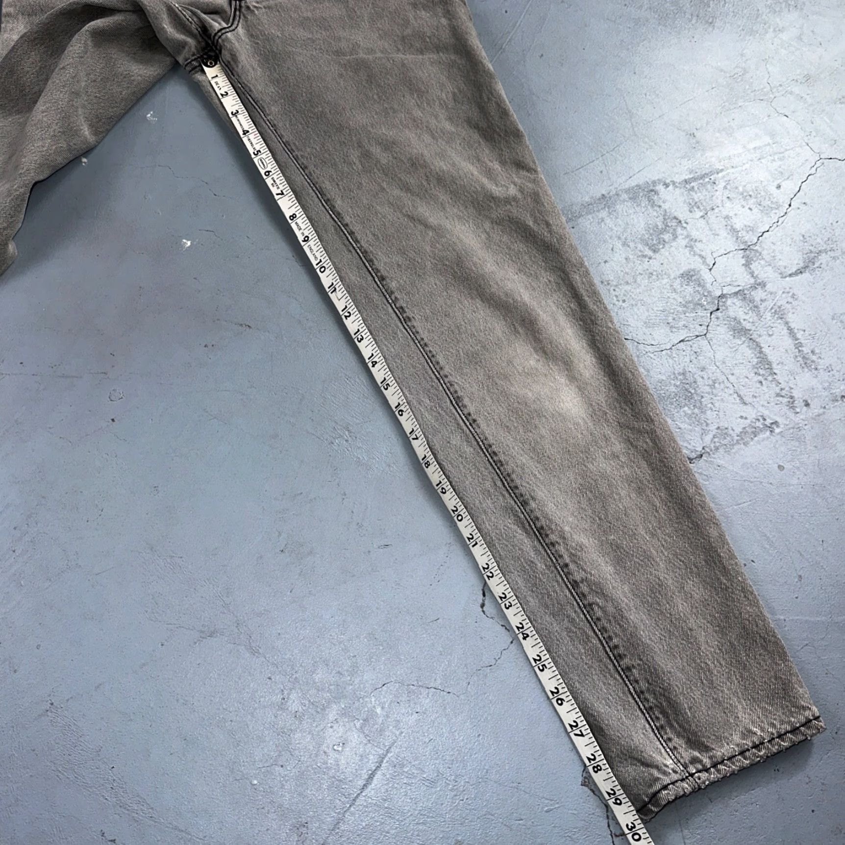 Levi's VINTAGE Levis 501 XX 90s USA Straight Leg Jeans Black Faded Grey Wash 25x30 Size 42" / US 20 - 6 Thumbnail