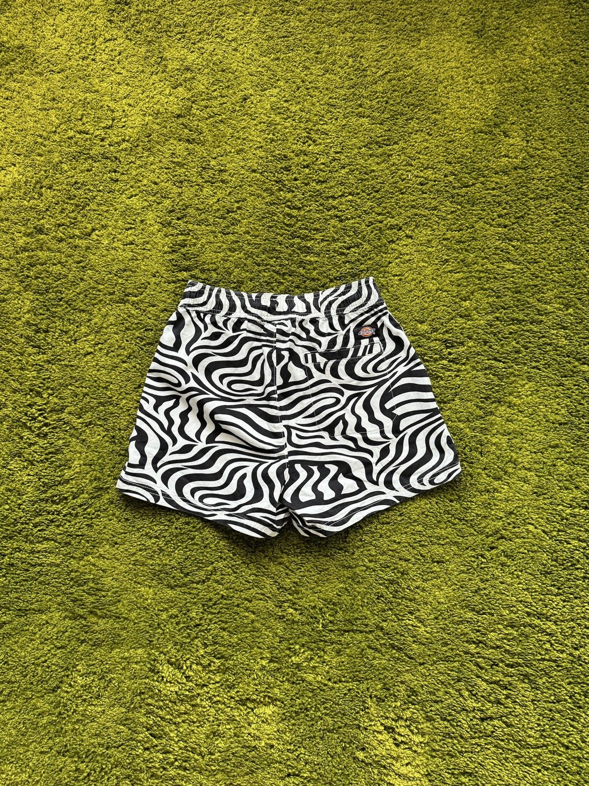 Designer × Dickies Dickies NWT zebra pattern shorts Size 25" / US 0 / IT 36 - 14 Thumbnail