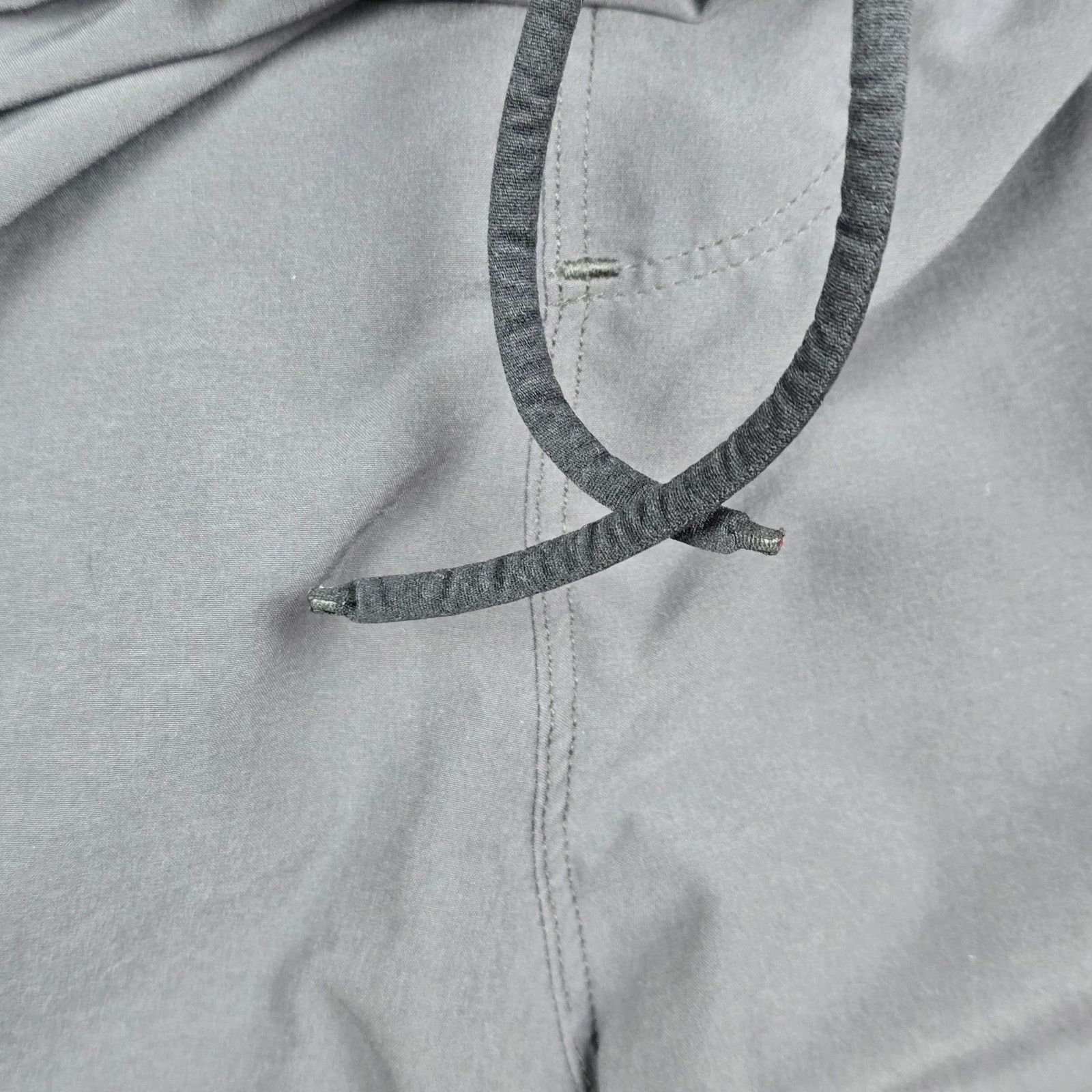 Rhone Rhone Medium Gray Athletic Shorts Lined Drawstring Pockets Size US 32 / EU 48 - 10 Thumbnail