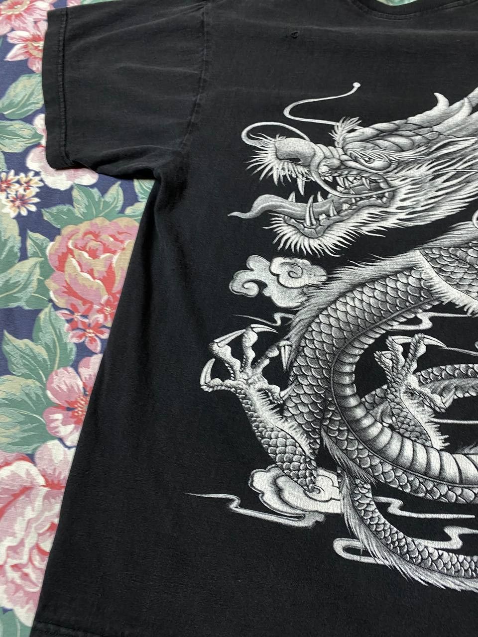 Band Tees × Vintage Vintage streetwear tee Dragon ower print Size US M / EU 48-50 / 2 - 10 Thumbnail