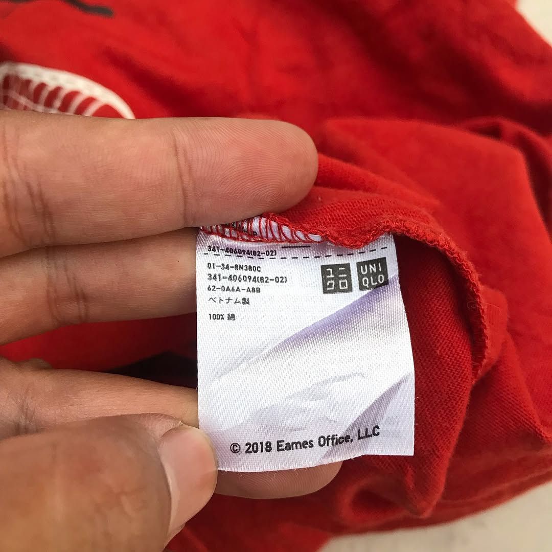 Uniqlo Eames office Chair on Tee Tshirt by Uniqlo Orange spaceage Size US M / EU 48-50 / 2 - 6 Thumbnail