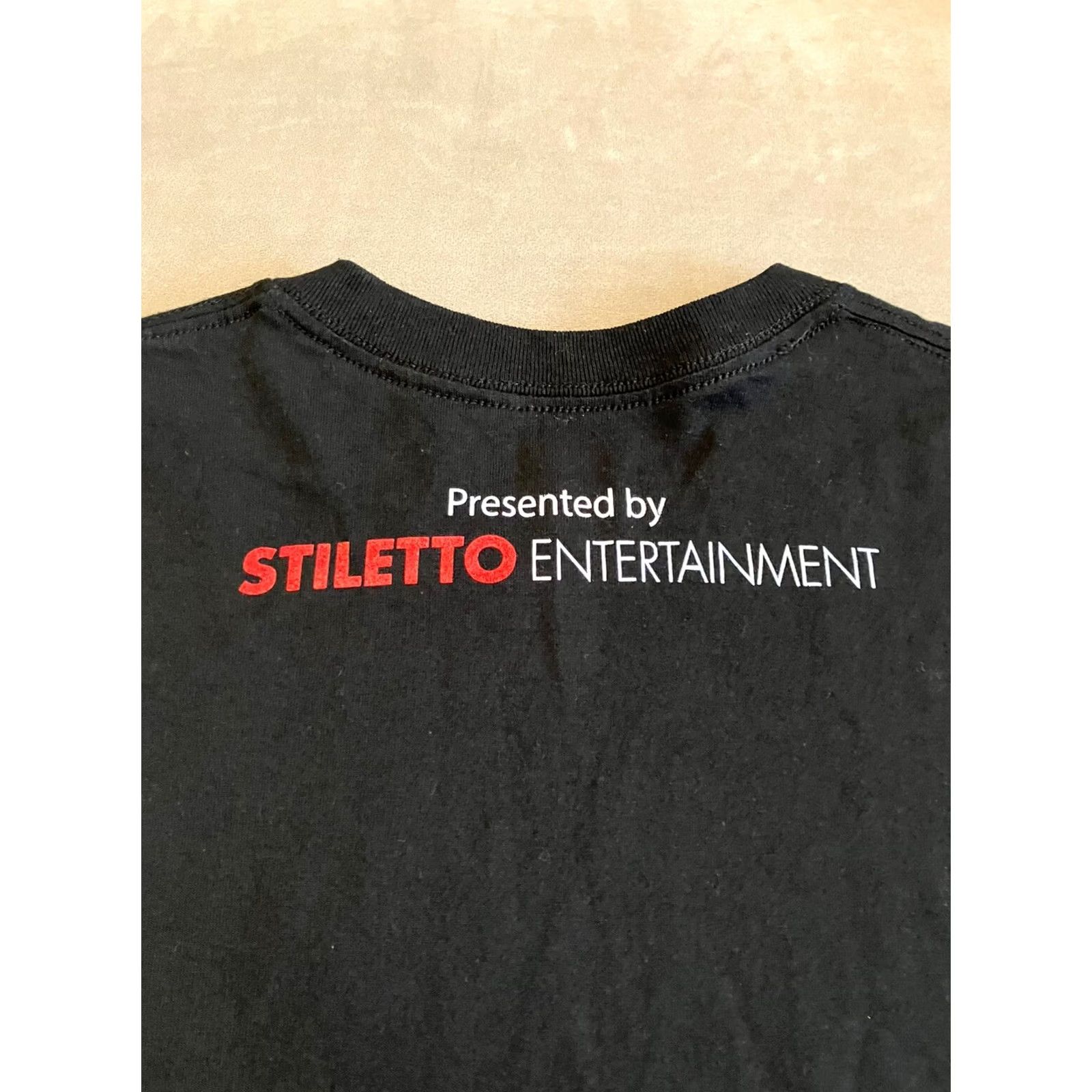 Gildan THE LAST MANILOW CREW Barry Manilow T Shirt Broadway Show RARE Size XL Size US XL / EU 56 / 4 - 5 Thumbnail