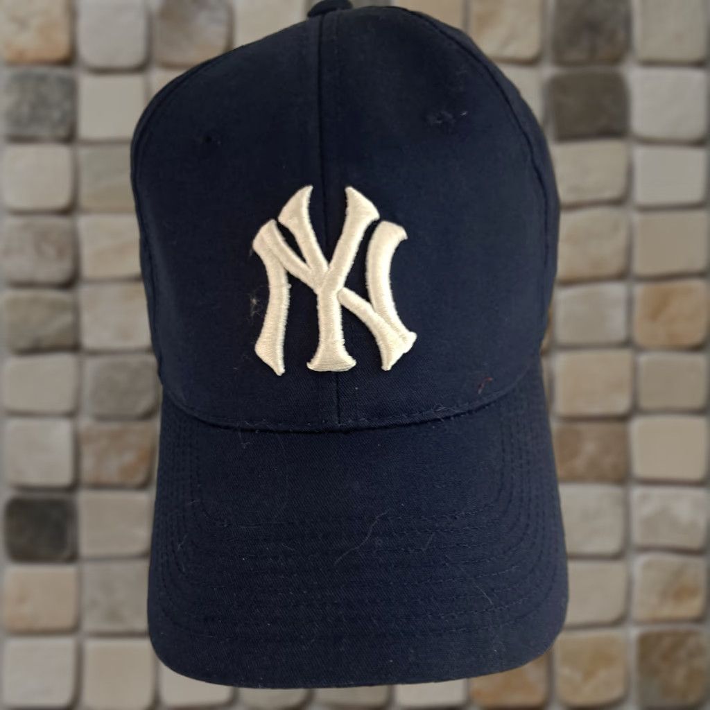 MLB VINTAGE Outdoor Cap Baseball Hat Adjustable MLB New York Yankees Unisex Adults Blue Cotton Canvas Adjustable Cap Era 90s Size ONE SIZE - 1 Thumbnail