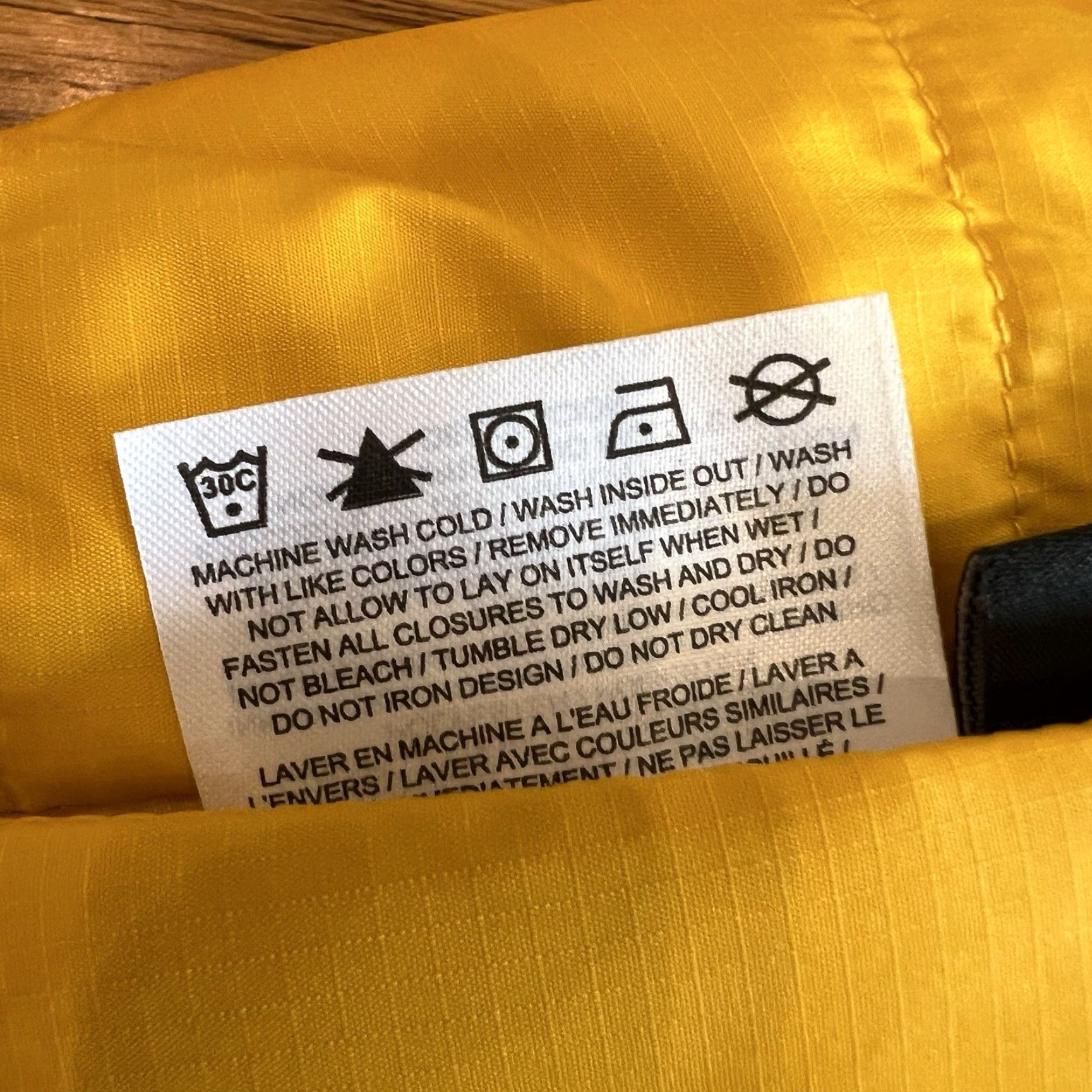Nike Women's Nike WVU Reversible Puffer Vest Small Yellow Sports Outdoor Casual Size S / US 4 / IT 40 - 6 Thumbnail