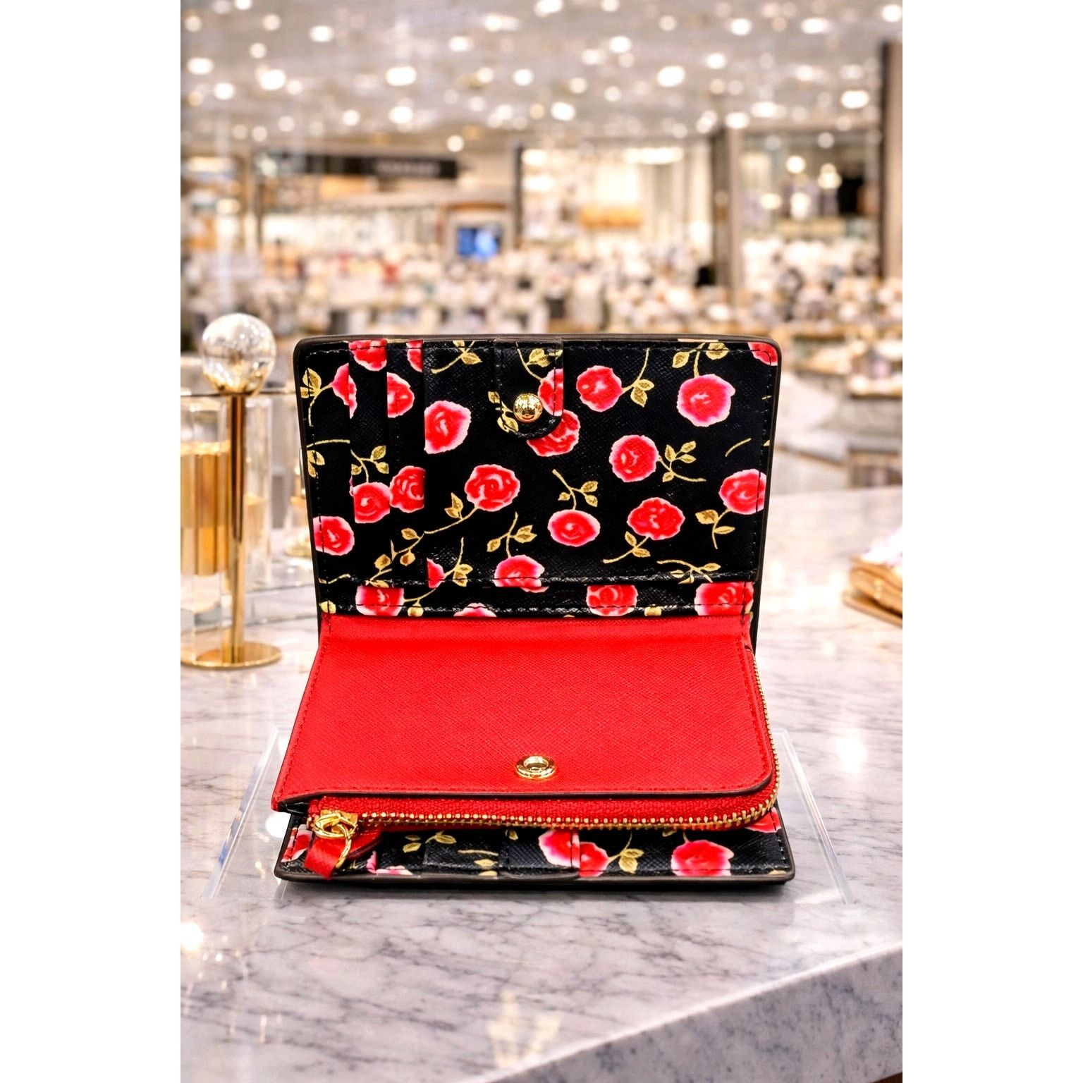 Kate Spade Kate Spade Laurel Way Hazy Rose Small Shawn Red Roses Inside Size ONE SIZE - 1 Thumbnail