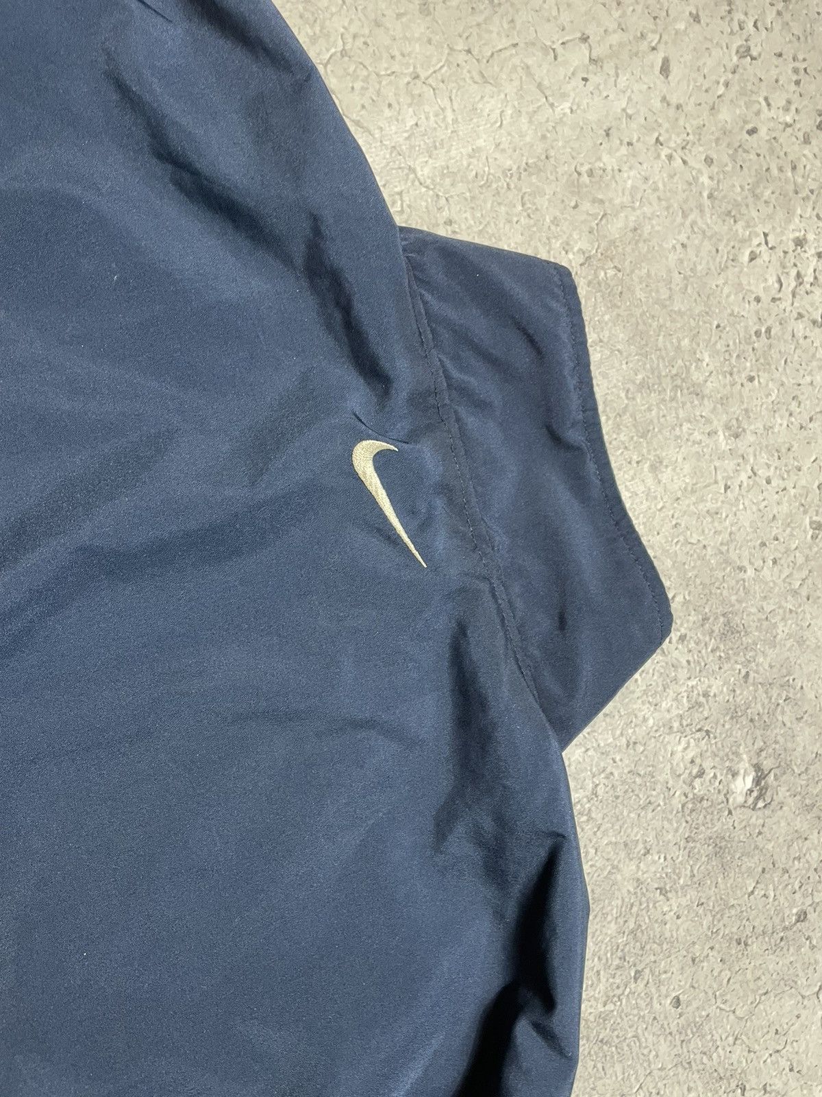 Nike × Vintage Vintage Nylon Windbreaker Jacket Nike Drill Swoosh Logo Y2K Size US L / EU 52-54 / 3 - 11 Thumbnail