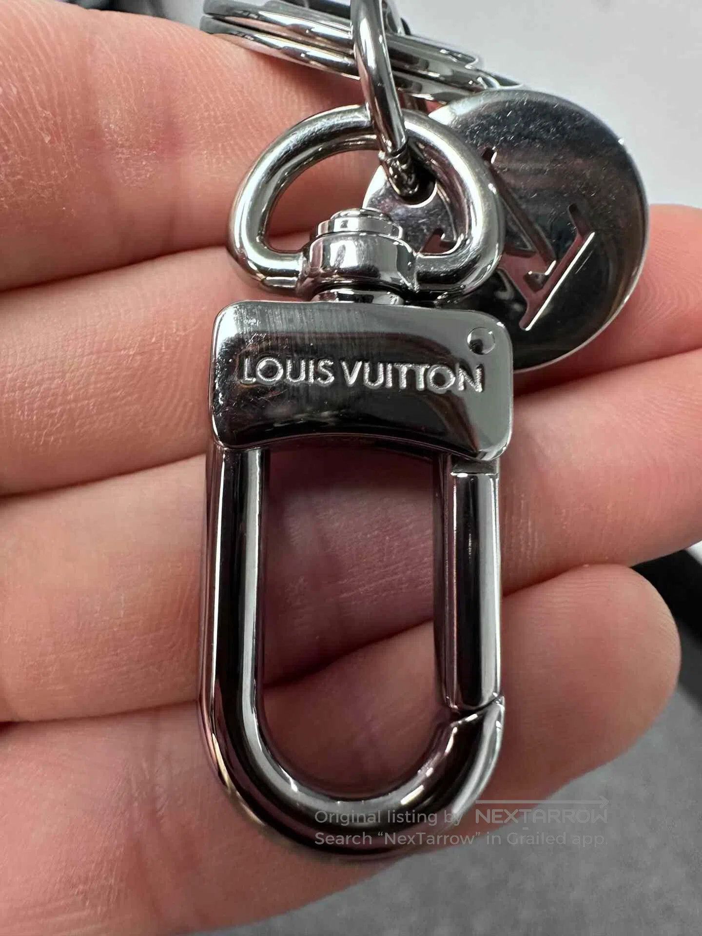 Louis Vuitton Louis Vuitton LV Keychain. Size ONE SIZE - 3 Thumbnail