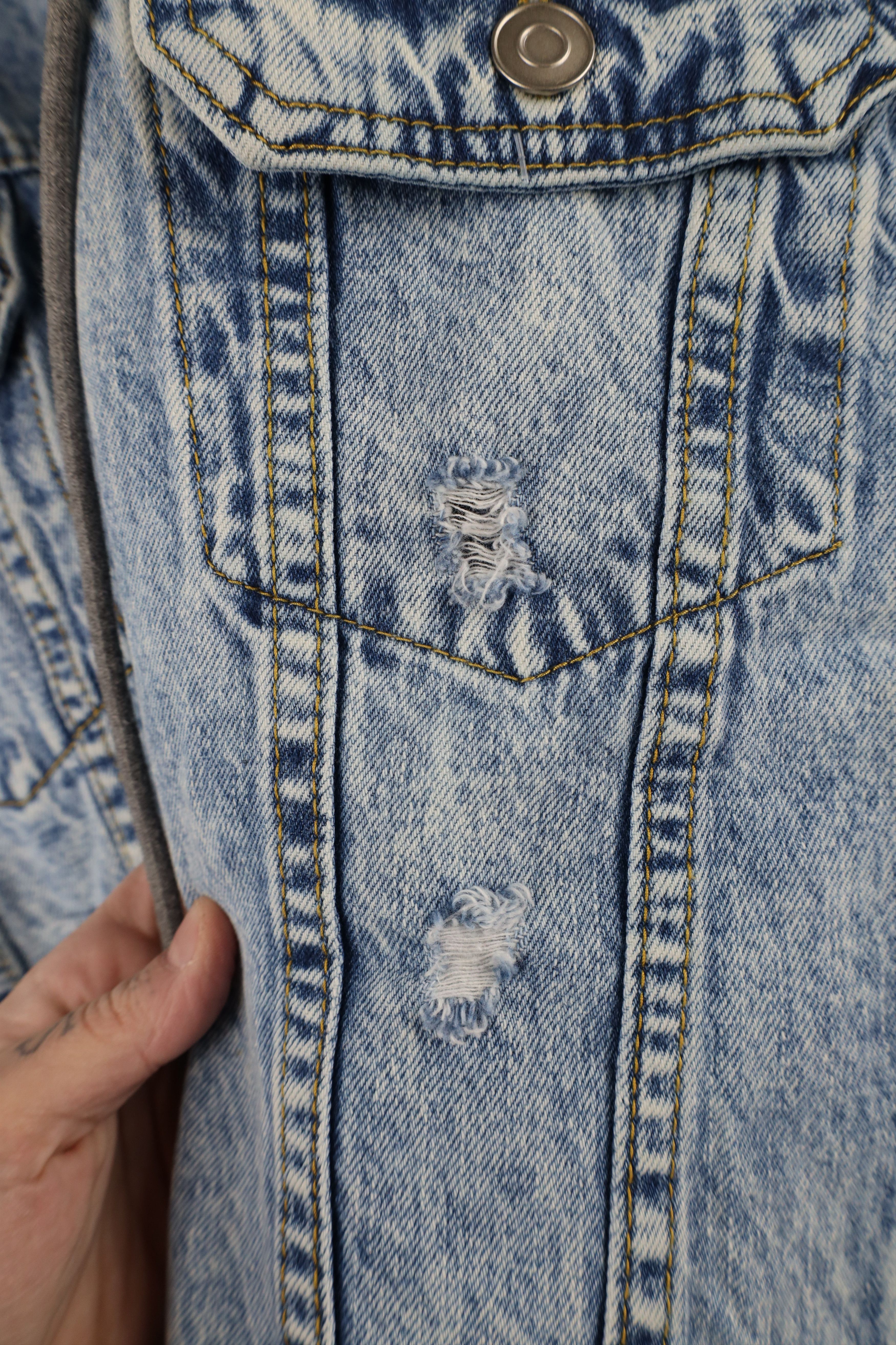 Vintage Buckle BKE Cropped Acid Wash Hooded Denim Trucker Jacket Size L / US 10 / IT 46 - 10 Thumbnail