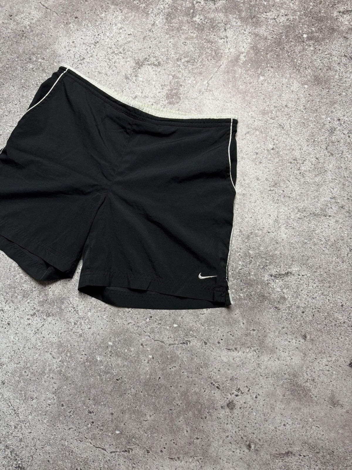 Nike Vintage Nike Nylon Shorts 90s Y2K Size US 32 / EU 48 - 2 Thumbnail