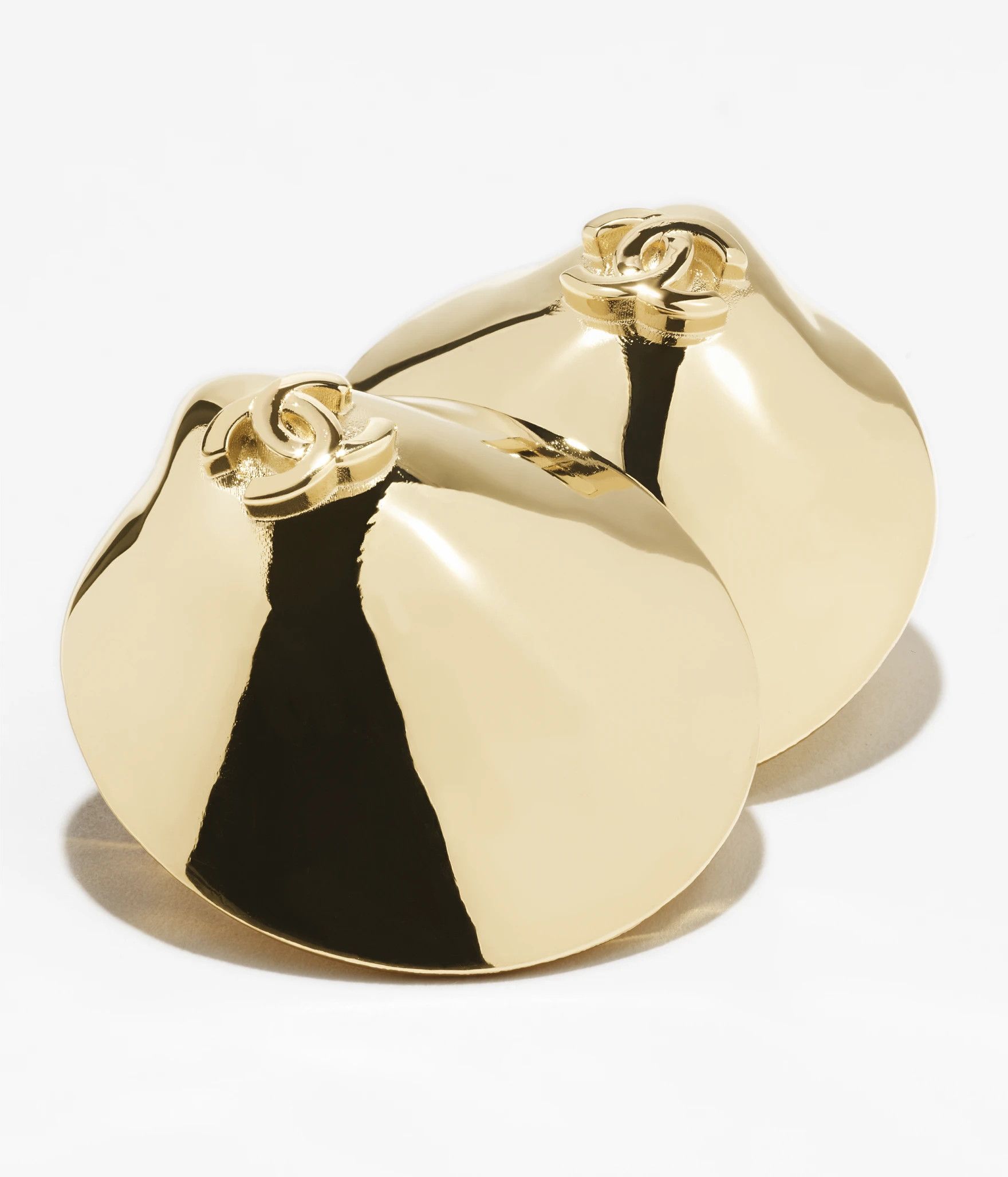 Chanel 26M Coco Beach Shell Seashell CC Logo Dangle Drop Earrings Size ONE SIZE - 3 Thumbnail
