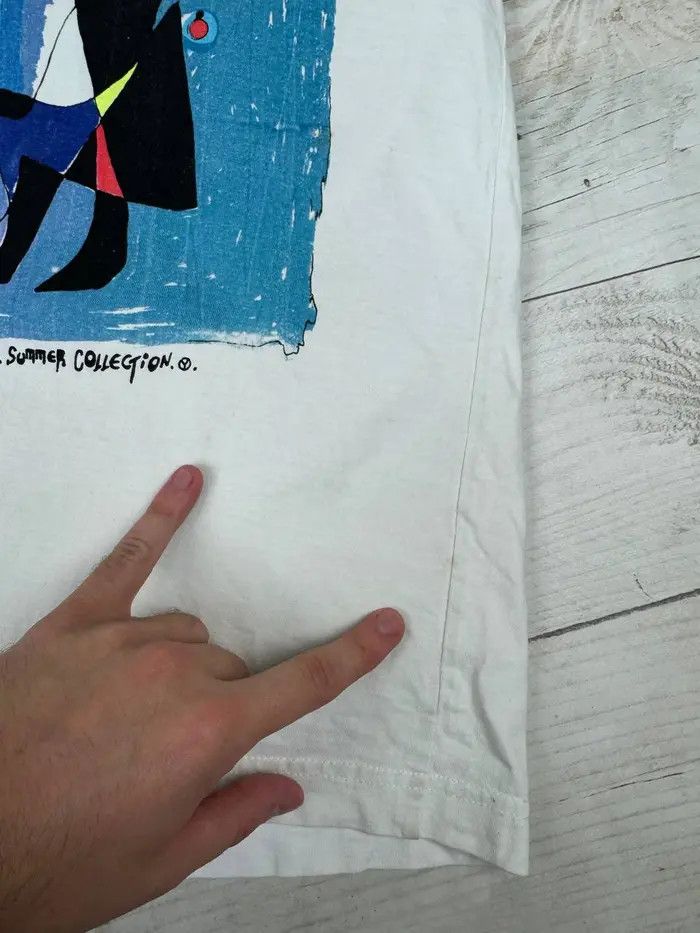 Vintage Vintage Joan Miro Art T-Shirt 90s The Red Sun Size US L / EU 52-54 / 3 - 14 Thumbnail