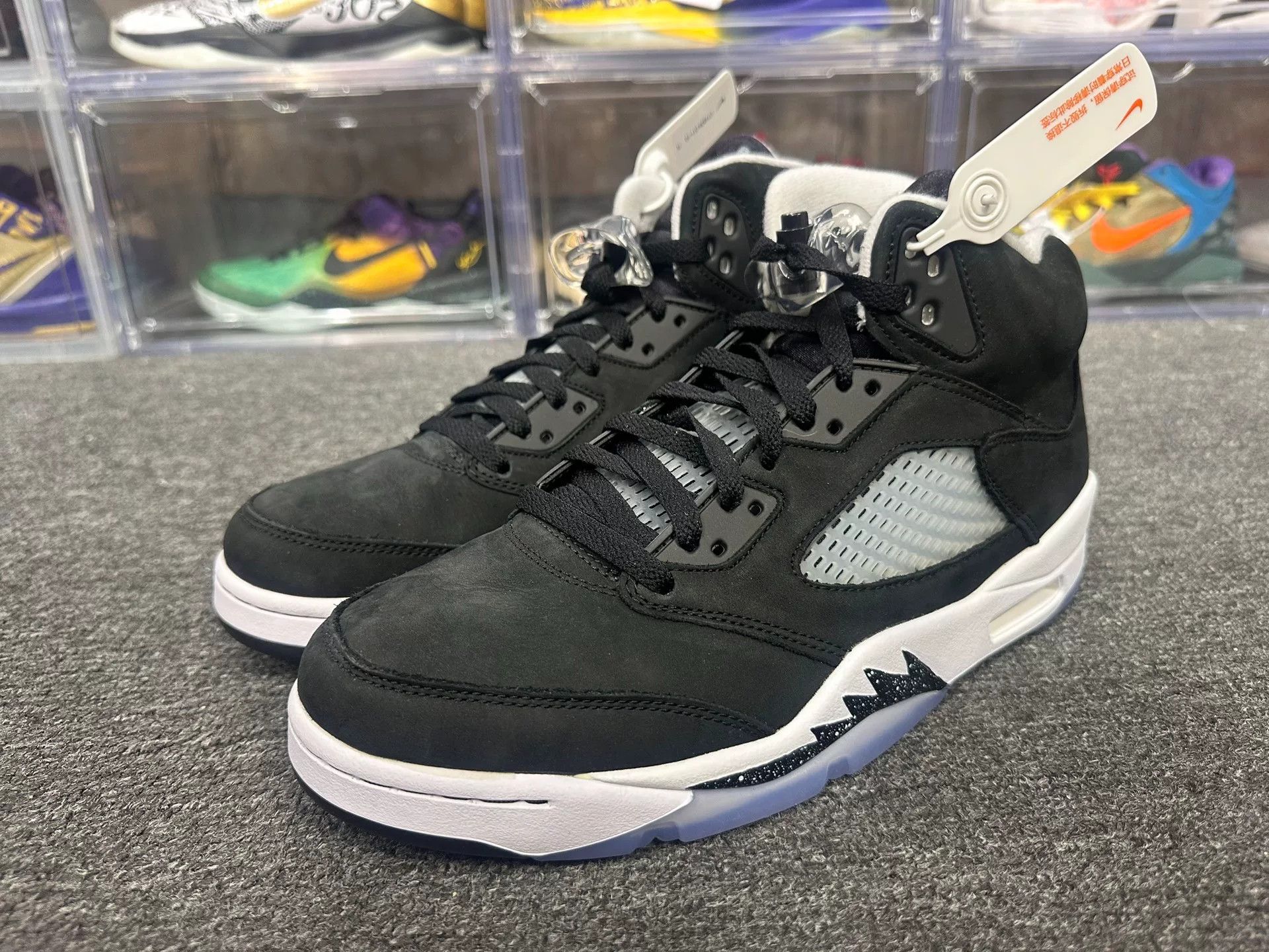 Nike Nike Black Lowtop Sneakers 10.5 Men Size US 10.5 / EU 43-44 - 1 Thumbnail