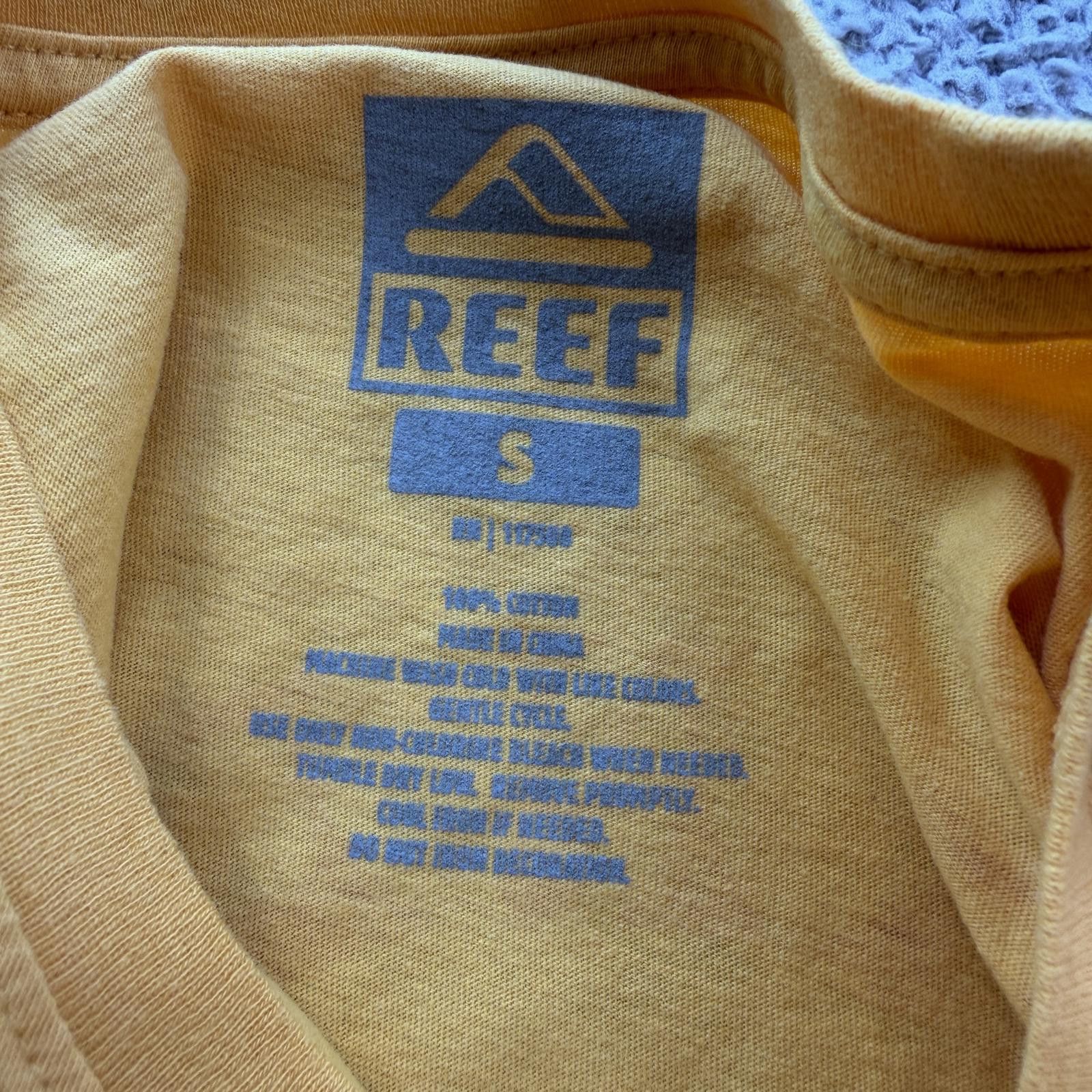 REEF Reef Yellow Baby Tee Womens Small Cropped Y2K Top Shirt NWT Size S / US 4 / IT 40 - 4 Thumbnail