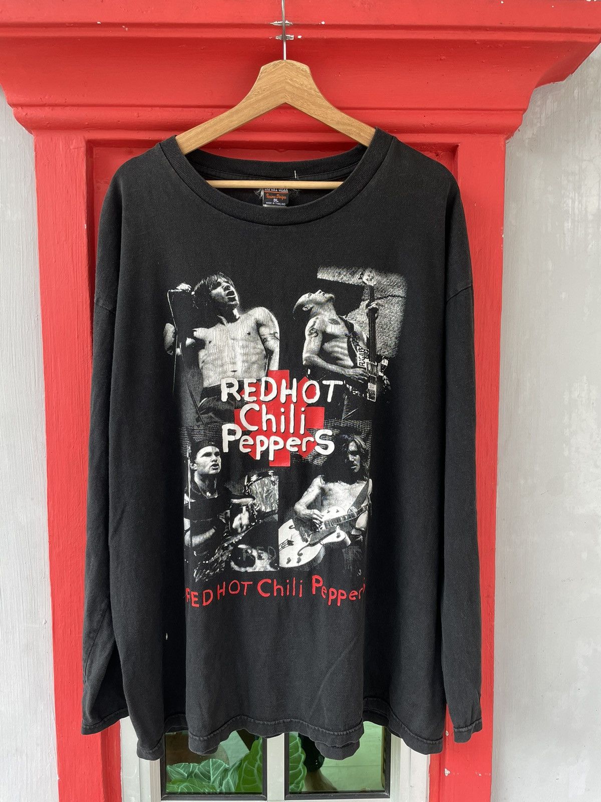 image of Band Tees x Rock Band Vintage 90's Red Hot Chilli Papers Bootleg Tshirt in Black, Men's (Size XL)