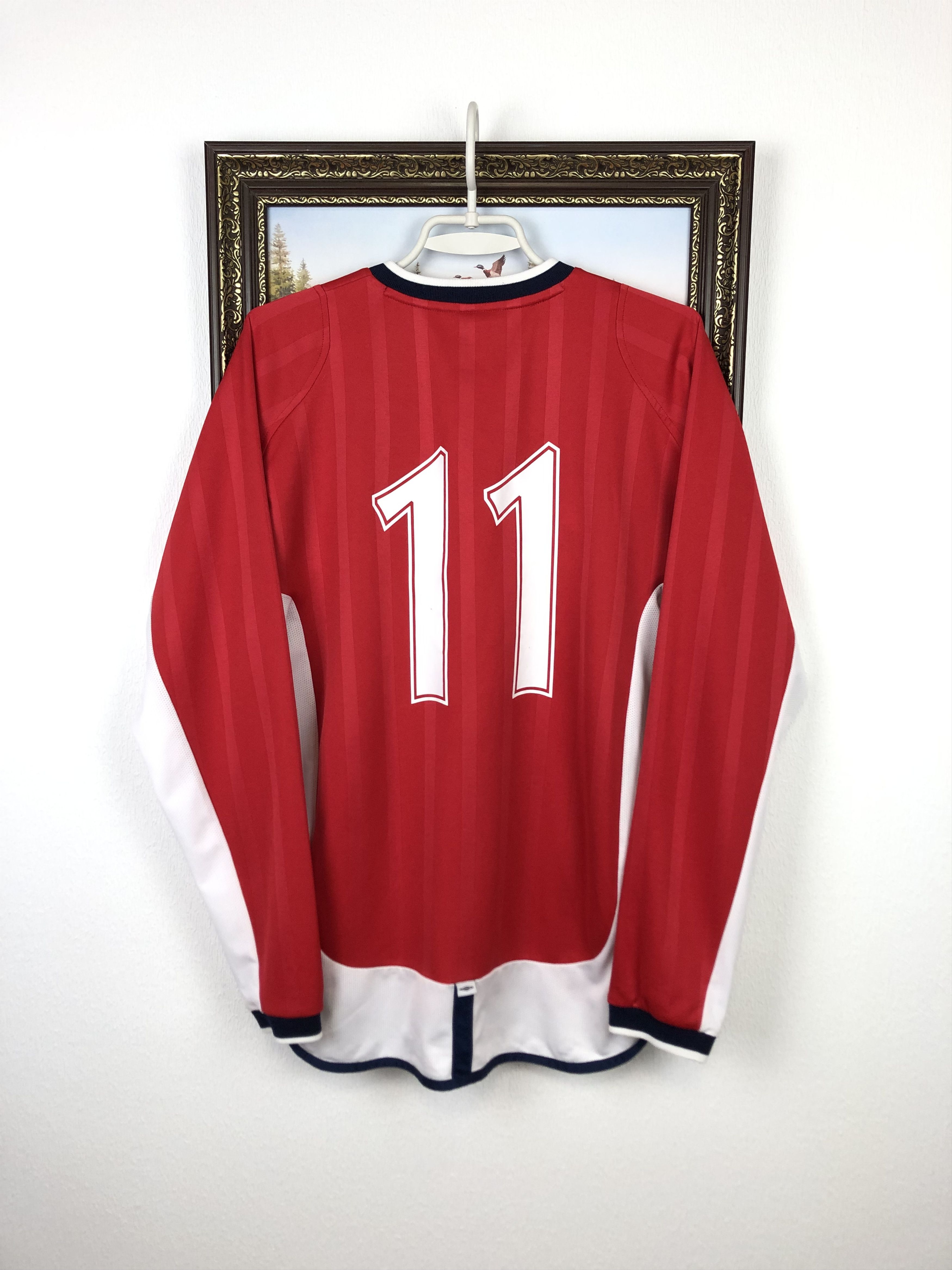Umbro Vintage Walton & Hersham Football Shirt Jersey Tee Hype Size US S / EU 44-46 / 1 - 10 Thumbnail