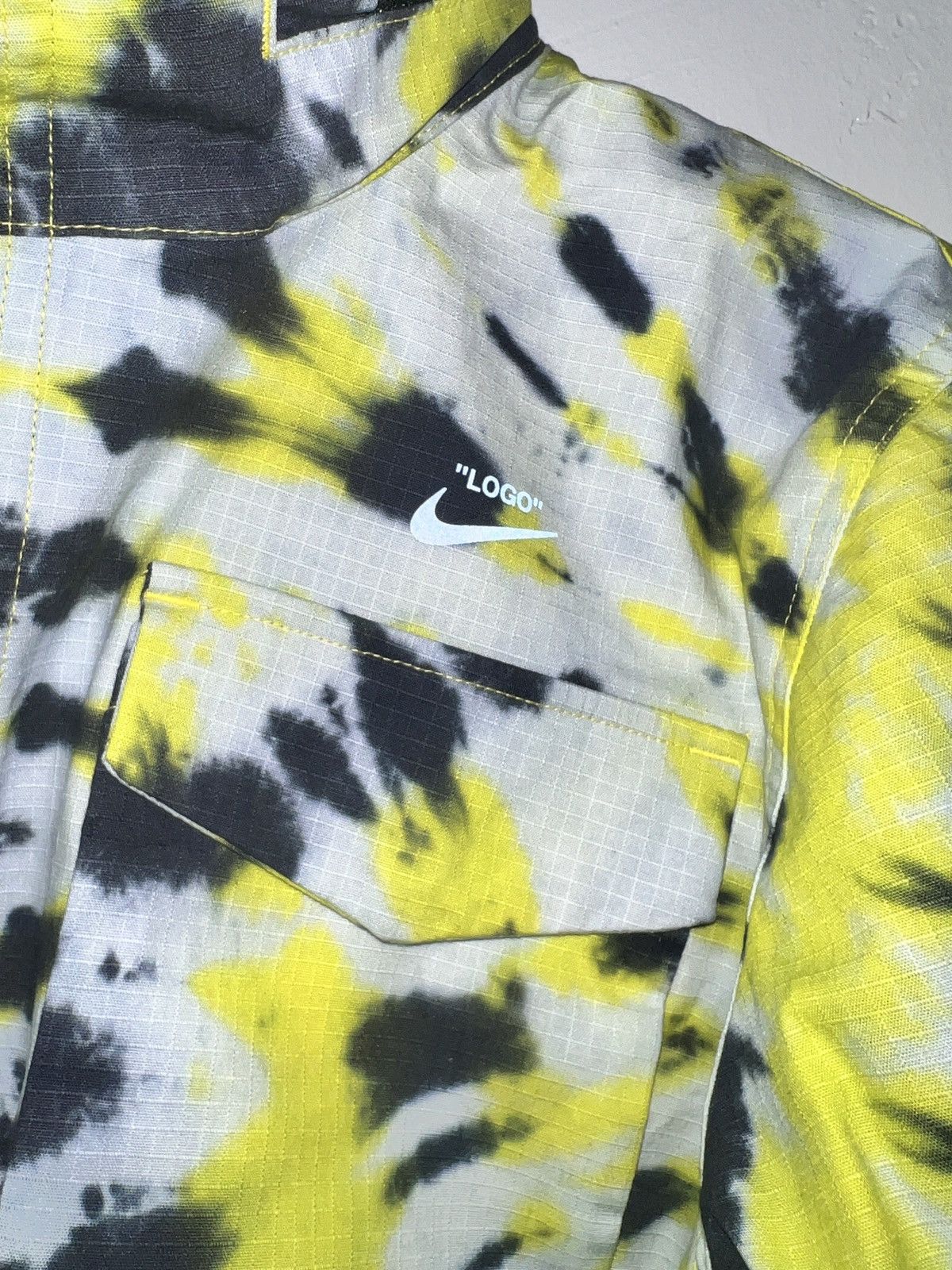 Nike × Off-White OFF-WHITE x Nike Lab Women’s Tie Dye NRG Windbreaker Volt Size L / US 10 / IT 46 - 4 Thumbnail