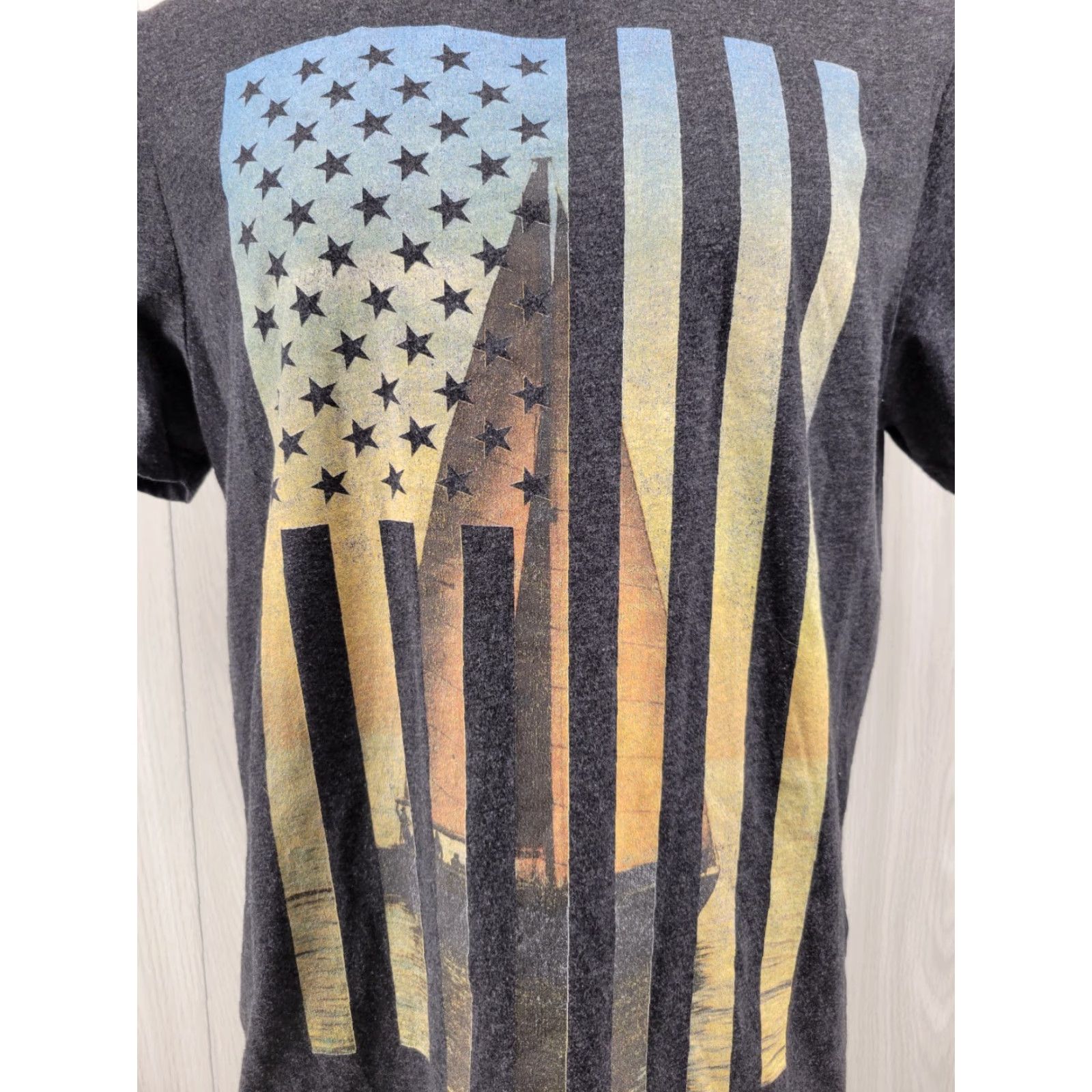 Banana Republic Banana Republic T-shirt Men Large American Flag Sail Boat Shirt Short Sleeve Gray Regular Logo Size US L / EU 52-54 / 3 - 2 Thumbnail