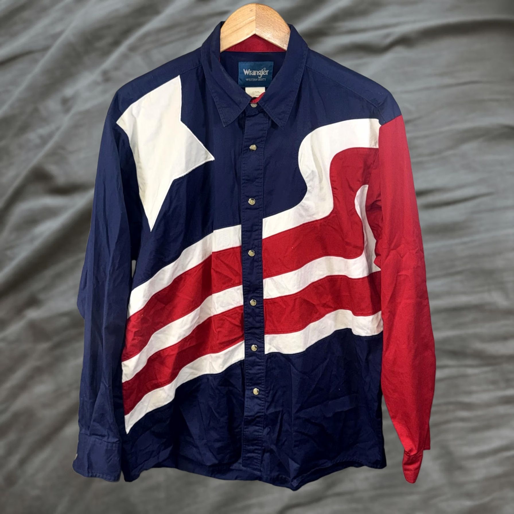 Wrangler VINTAGE Wrangler Shirt Mens Large Blue Red Western Snap Long Sleeve Texas Flag MH1046M Size US L / EU 52-54 / 3 - 1 Thumbnail