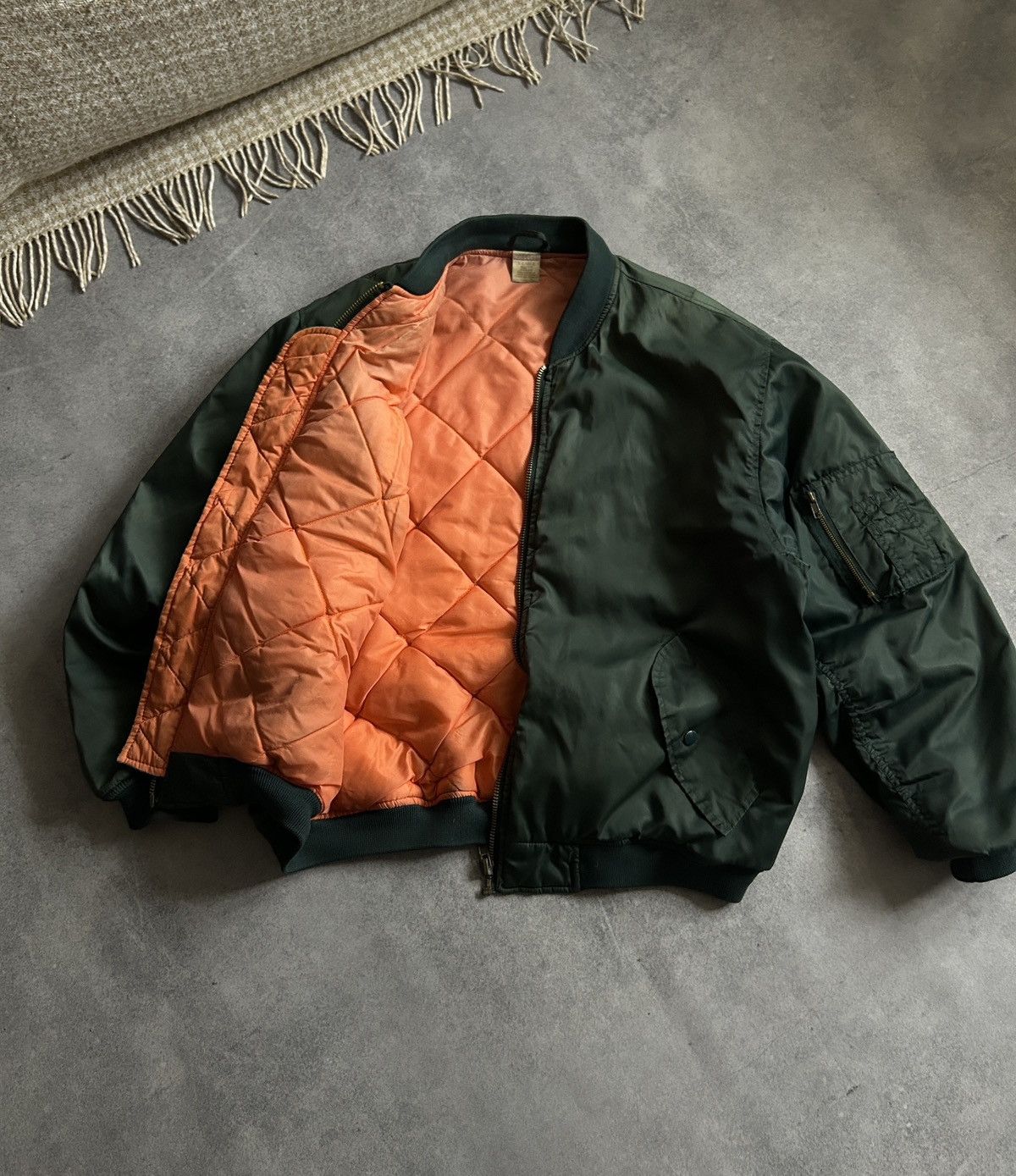 Vintage Vintage MA-1 Olive Military Bombers jacket mens Size US XL / EU 56 / 4 - 5 Thumbnail