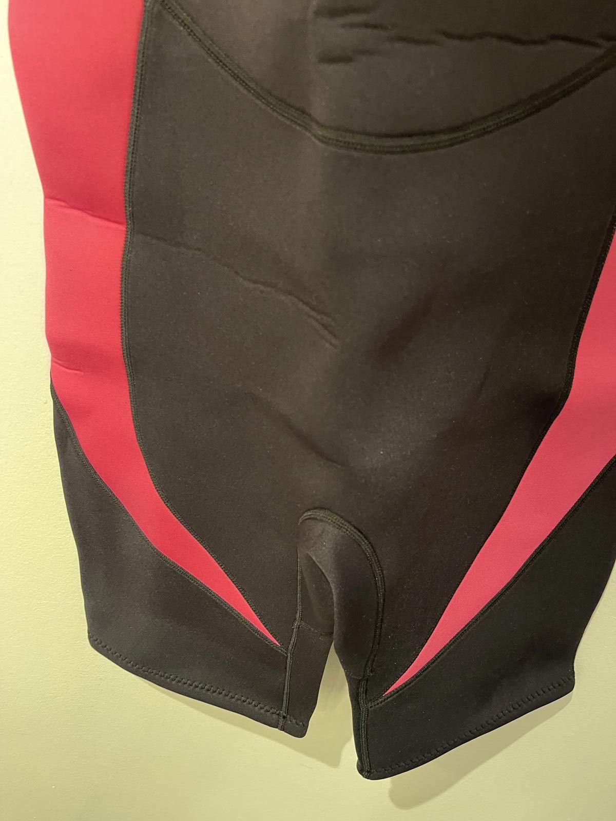 Designer Ladies short wetsuit Size ONE SIZE - 3 Thumbnail