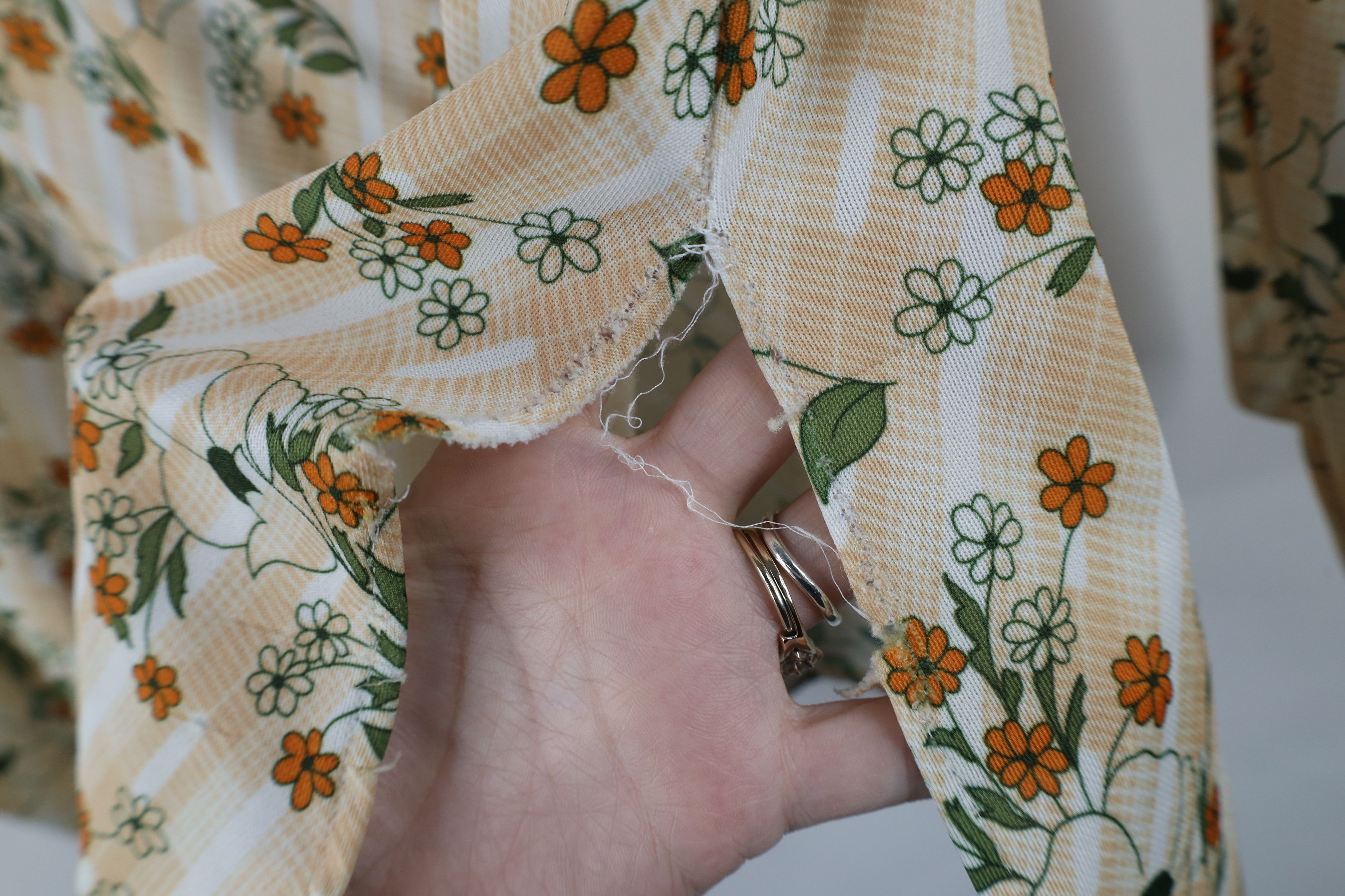 Vintage Vintage 70s Mid Century Modern MCM Flower Knit Shirt USA Size L / US 10 / IT 46 - 12 Thumbnail