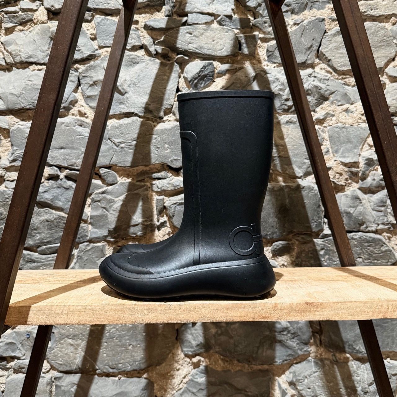 Salvatore Ferragamo Salvatore Ferragamo Black Rubber Gancini Accent Rain Boots Size US 7 / EU 40 - 5 Thumbnail