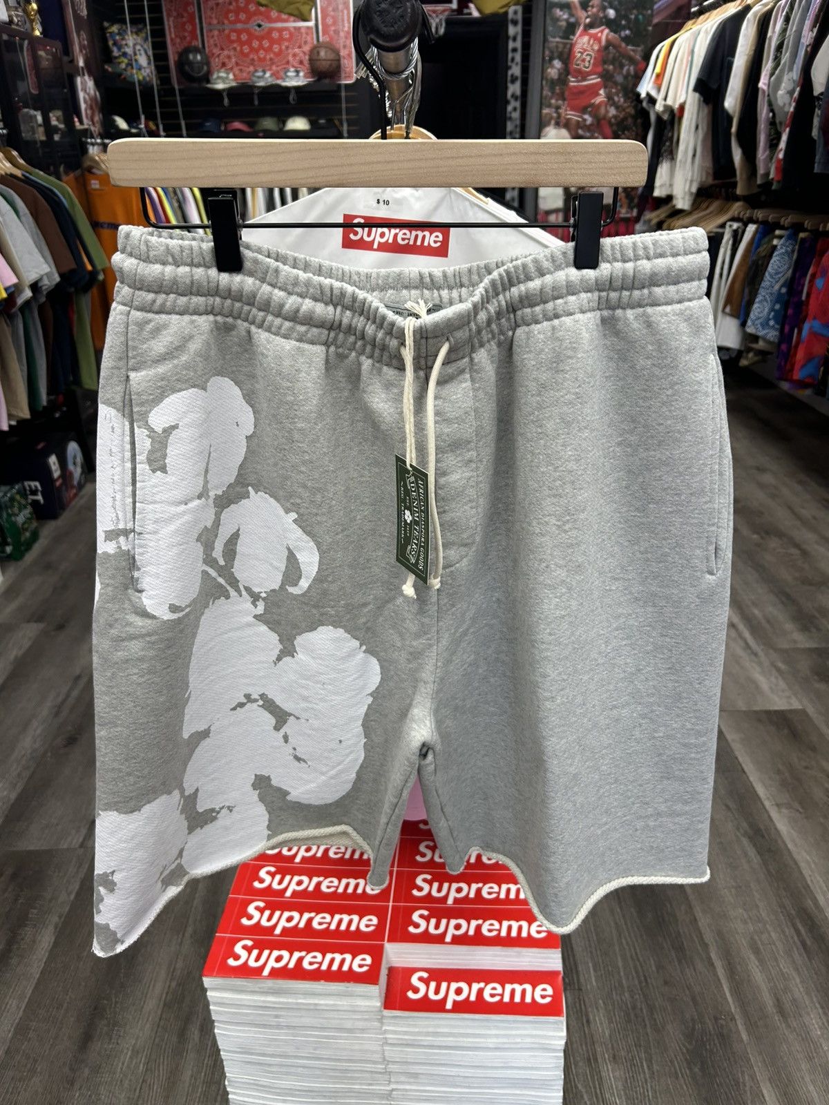 DENIM TEARS Biggie Cotton Wreath Sweat Shorts Grey | Grailed