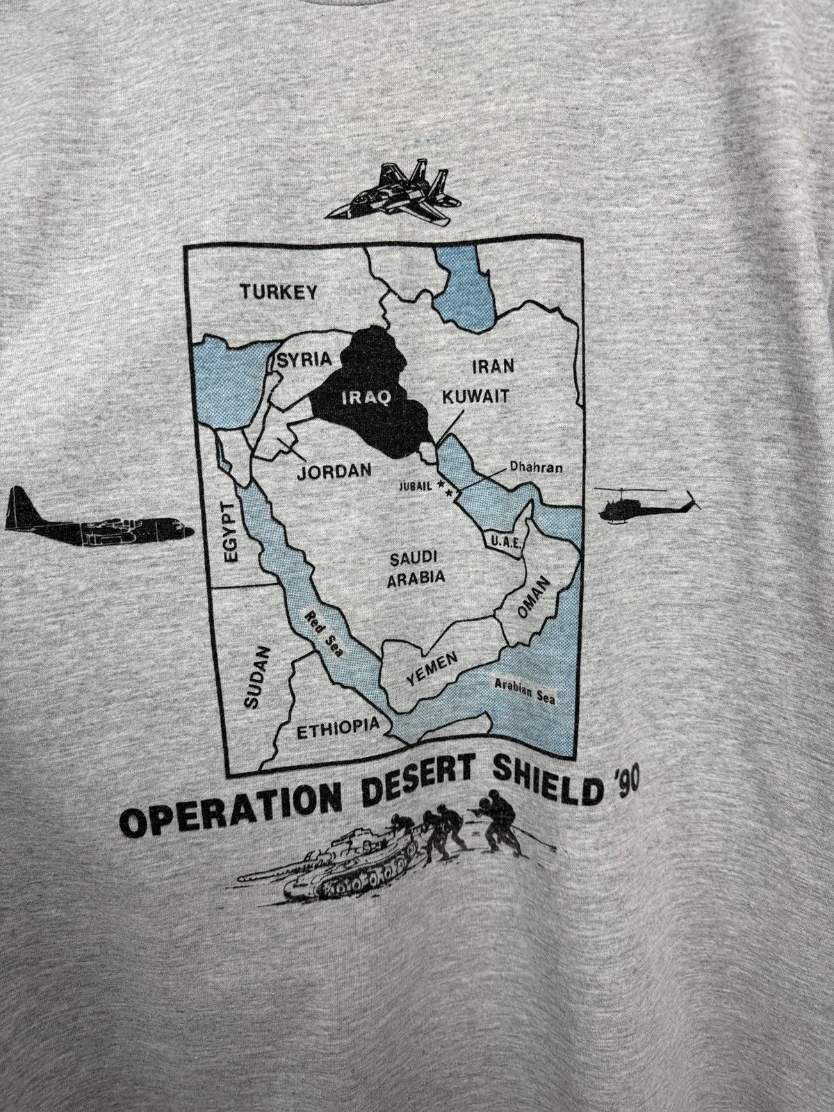 Vintage 🇺🇸 Vintage 1990 Operation Desert Shield Crisis in the Gulf Te Size US L / EU 52-54 / 3 - 5 Thumbnail