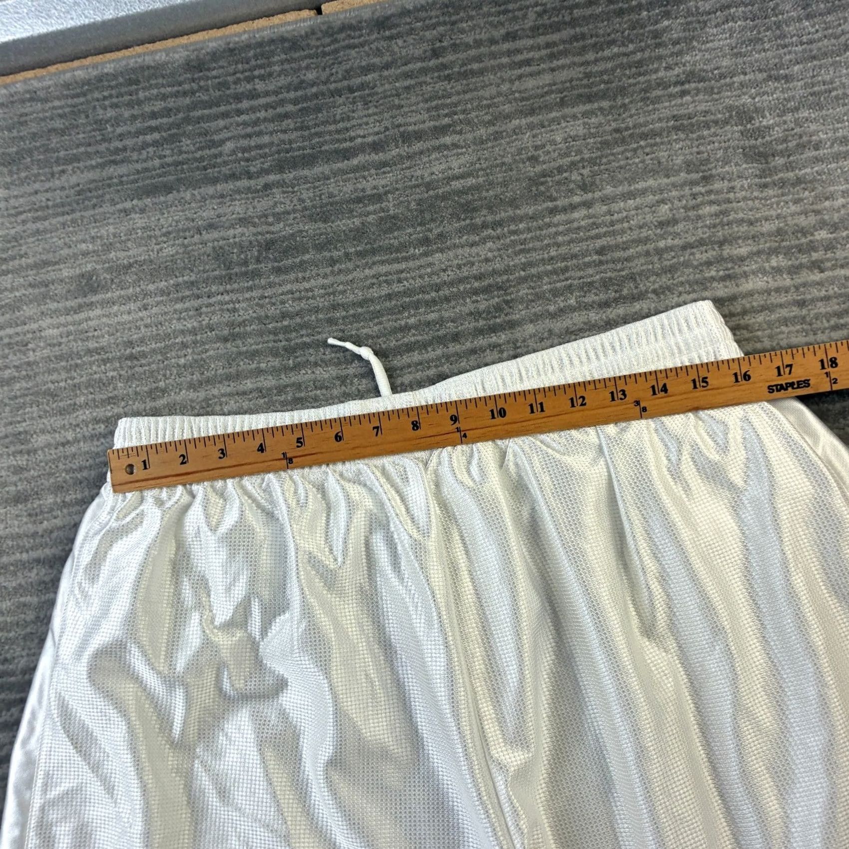 Nike VINTAGE Nike Shorts Mens 2XL White Shiny Dazzle Basketball Baggy Shorts Size US 32 / EU 48 - 7 Thumbnail