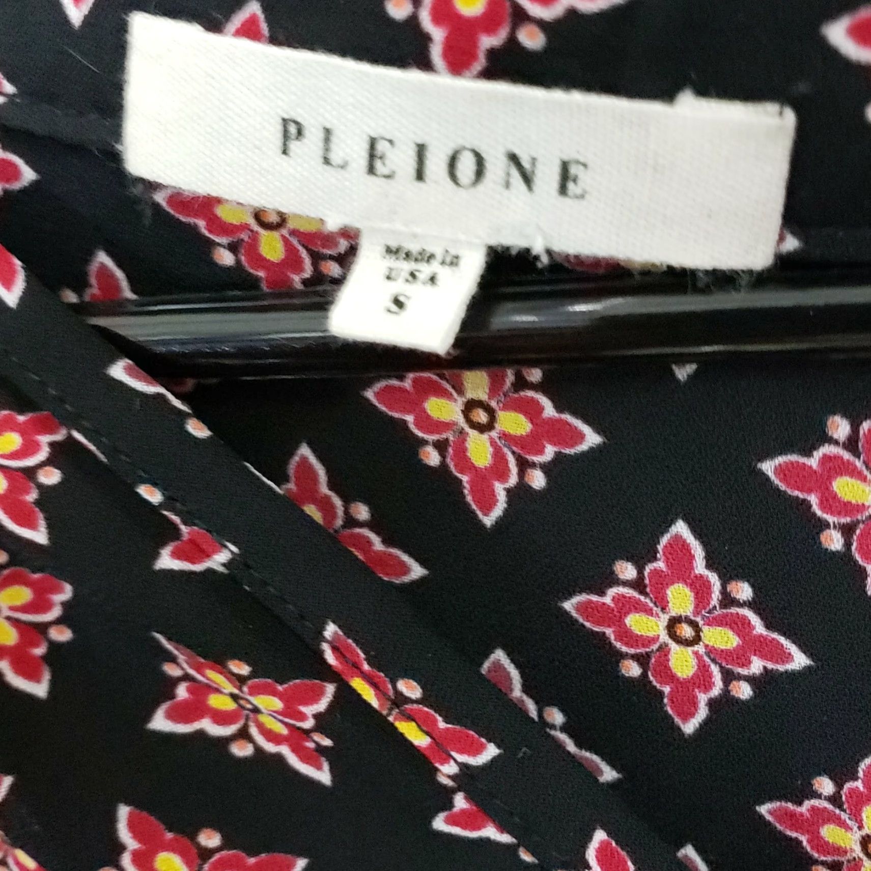 Vintage Pleione Blouse Womens Sz S Black Floral V-Neck Short Sleeve - Casual Shirt Womens, Polyester, 100% Polyester Size S / US 4 / IT 40 - 5 Thumbnail