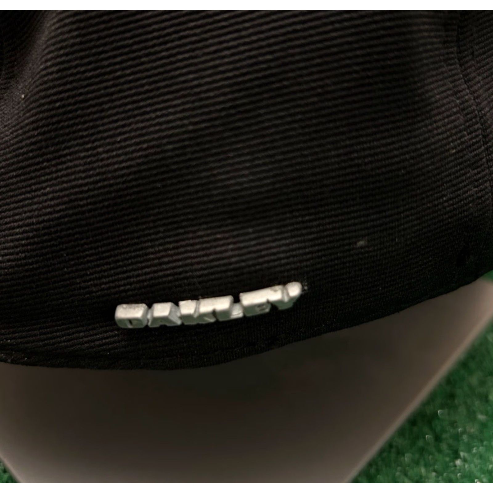Oakley VINTAGE Oakley Baseball Cap Hat Fitted Size L/XL Black 90s Y2K Grunge Punk Hip Hop USA Metal Logo Mens Size ONE SIZE - 3 Thumbnail
