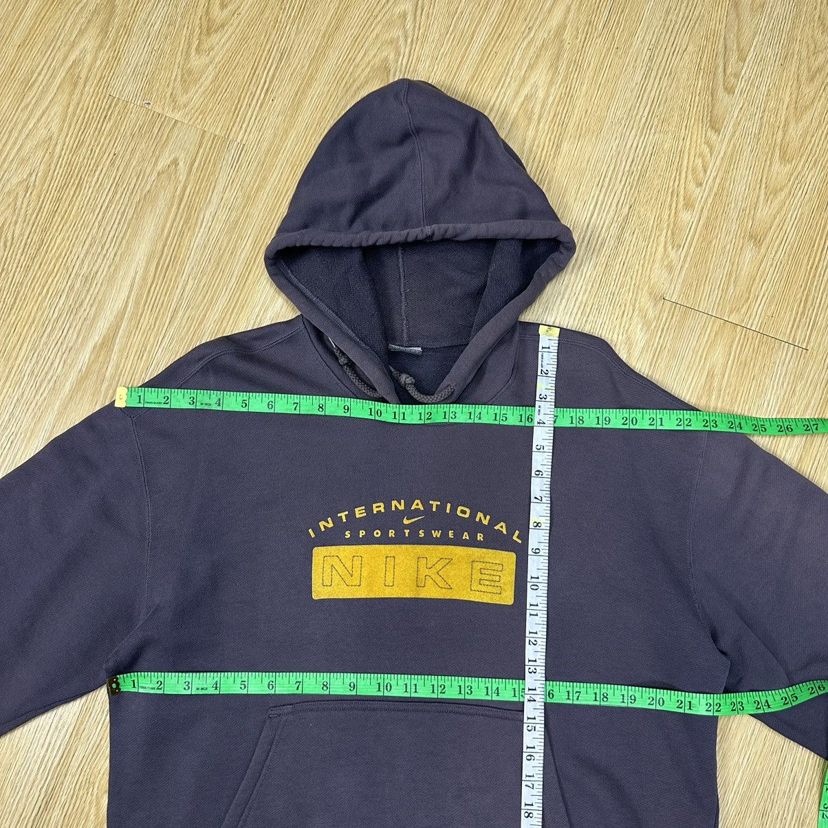 Nike Vintage Nike International Sportswear Center Logo Z147 Size US L / EU 52-54 / 3 - 6 Thumbnail