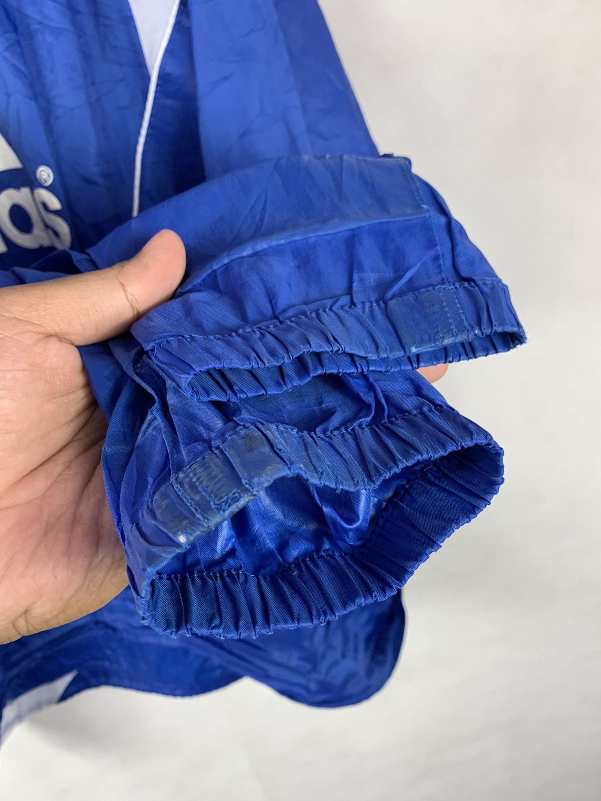 Adidas Steals! Vintage Adidas Biglogo Pullover Light Windbreaker Size US S / EU 44-46 / 1 - 5 Thumbnail