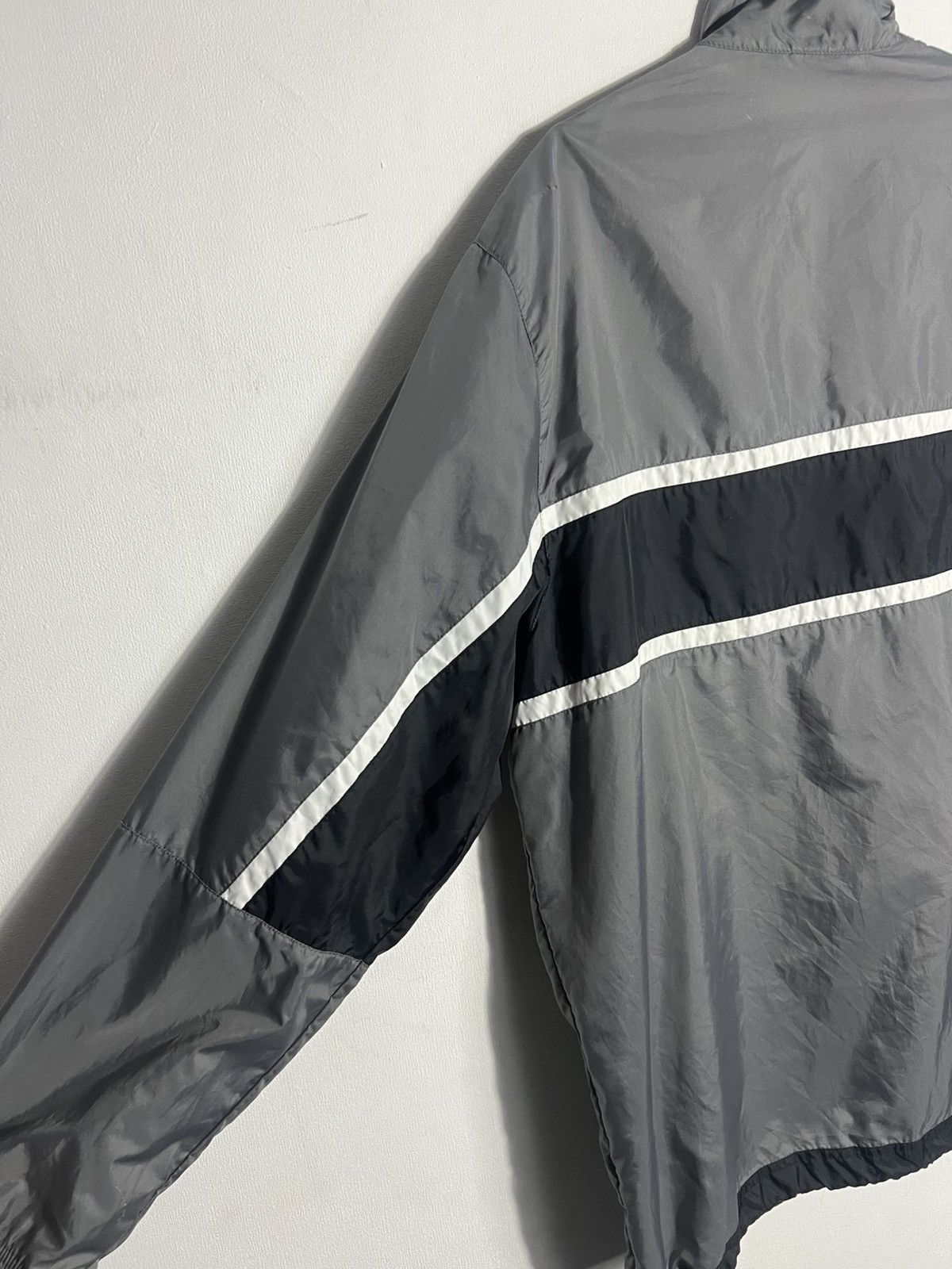 Nike Vintage Nike Track Jacket Nylon 2000s Y2K Swoosh Logo Drill Size US L / EU 52-54 / 3 - 15 Thumbnail