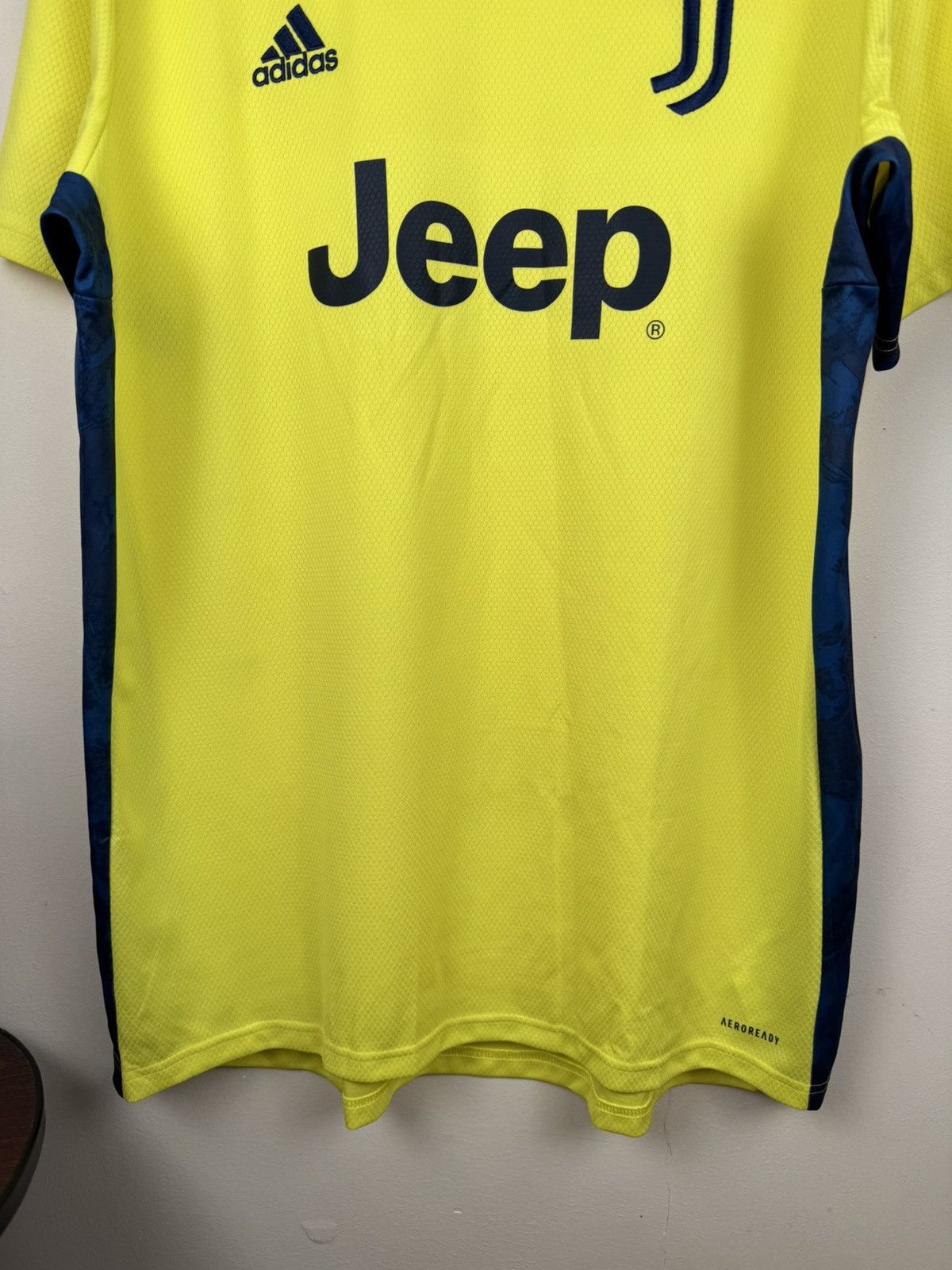 Adidas Juventus 2020 Home GK Goalkeeper football Shirt Jersey XL Size US XL / EU 56 / 4 - 10 Thumbnail