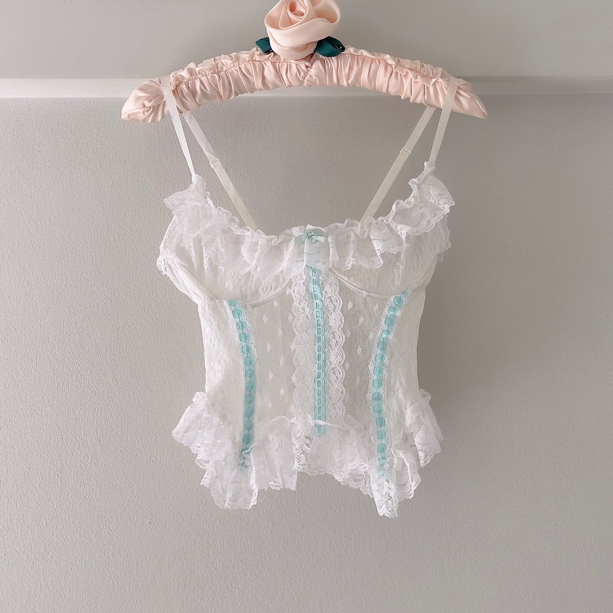 Vintage Vintage Romantic White Lace Sheer Camisole (S-M) Size M / US 6-8 / IT 42-44 - 1 Thumbnail