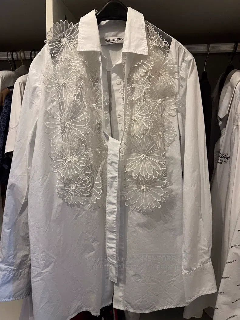 Valentino Valentino White heavy industry embroidered flower shirt Size L / US 10 / IT 46 - 1 Thumbnail