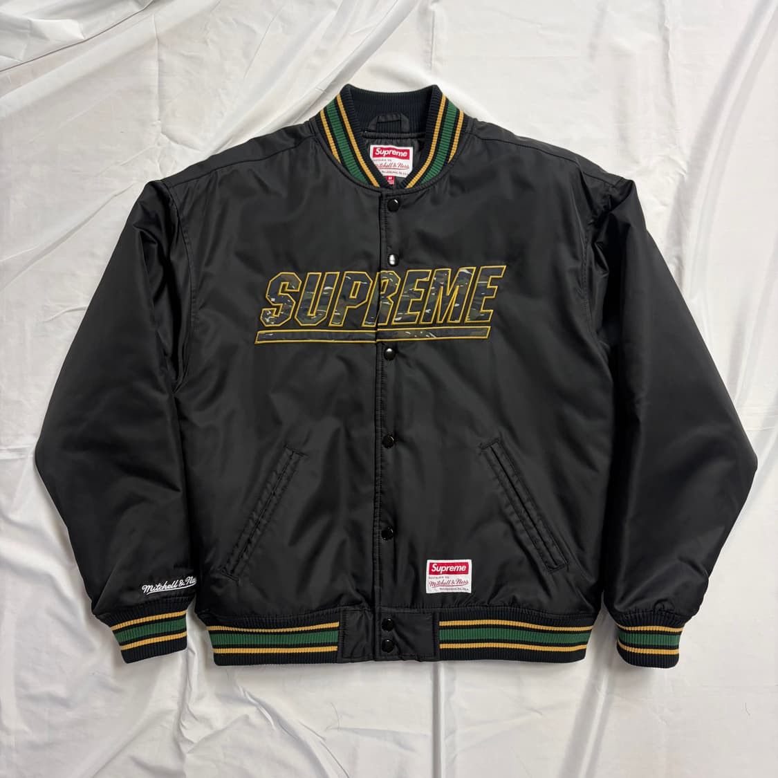 Mitchell & Ness × Supreme ‼️‼️Sold Out‼️‼️ [M] Supreme x Mitchell Varsity Jacket Size US M / EU 48-50 / 2 - 1 Thumbnail