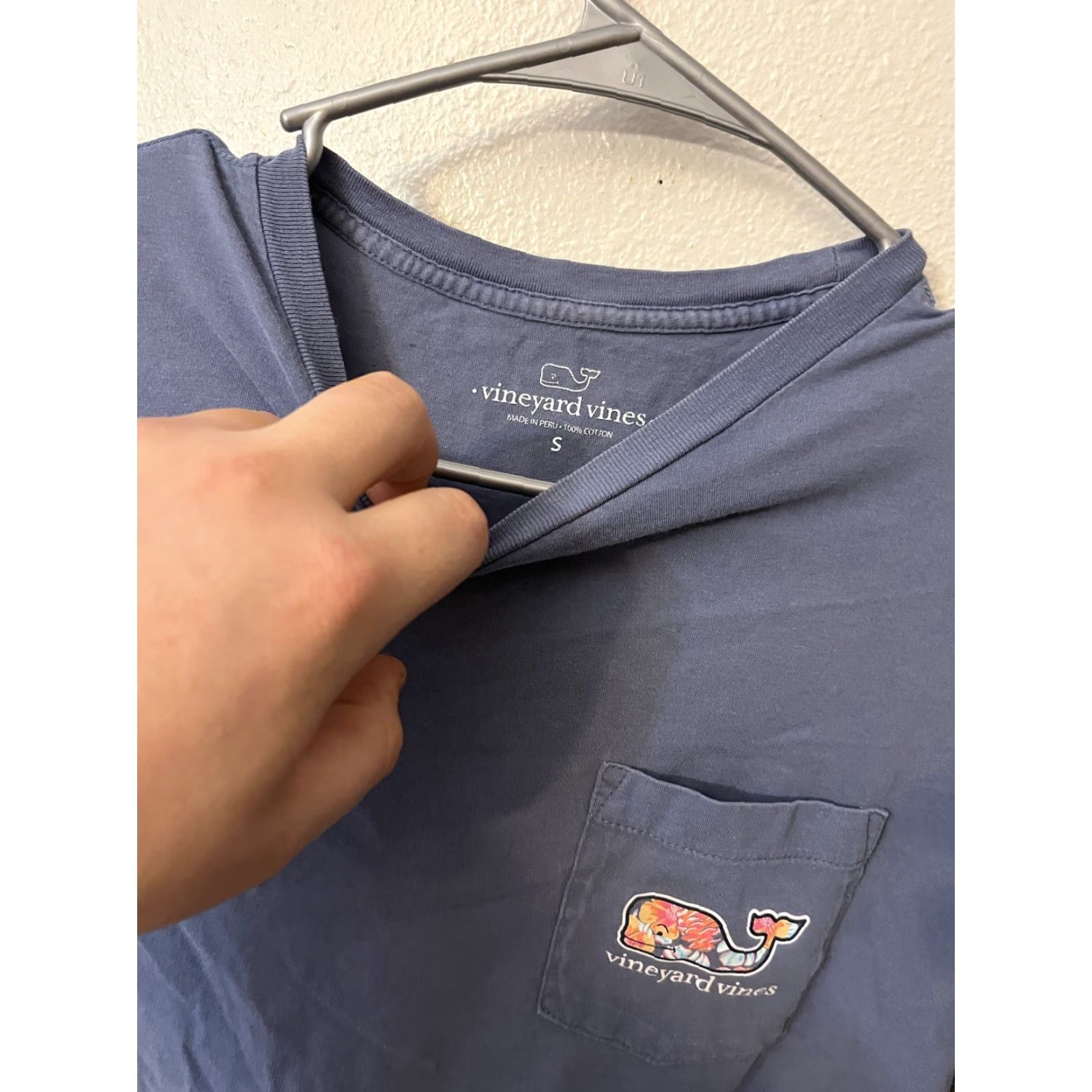 Vineyard Vines Vineyard Vines T Shirt Mens Small Blue Whale Pocket Short Sleeve Distres Size US S / EU 44-46 / 1 - 2 Thumbnail
