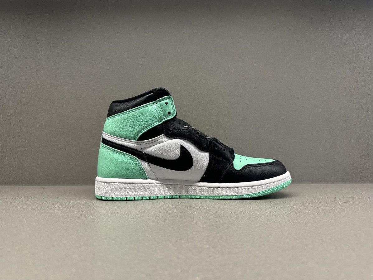 Jordan Brand Jordan 1 Retro High OG Green Glow Size US 9 / EU 42 - 7 Thumbnail