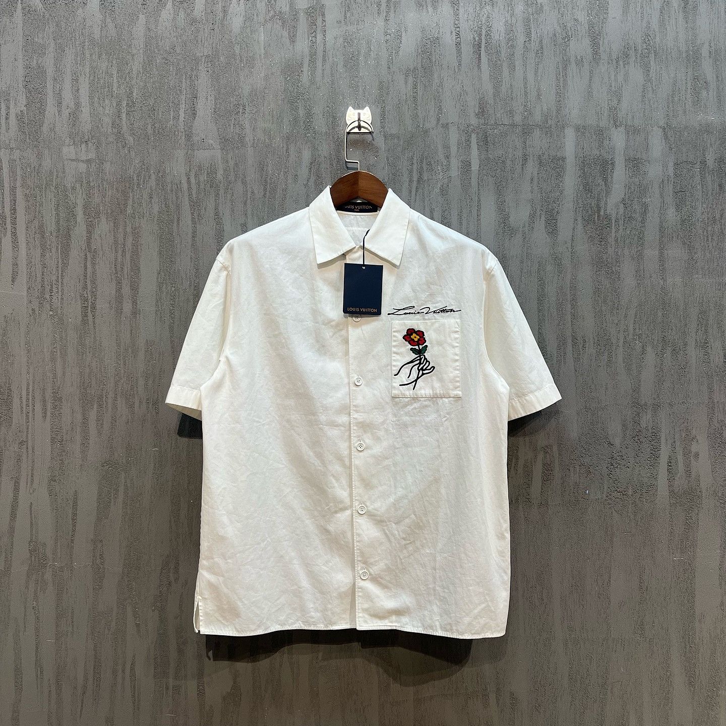 Louis Vuitton Louis Vuitton Flower Embroidery Button Up Shirt XL Size US XL / EU 56 / 4 - 1 Thumbnail