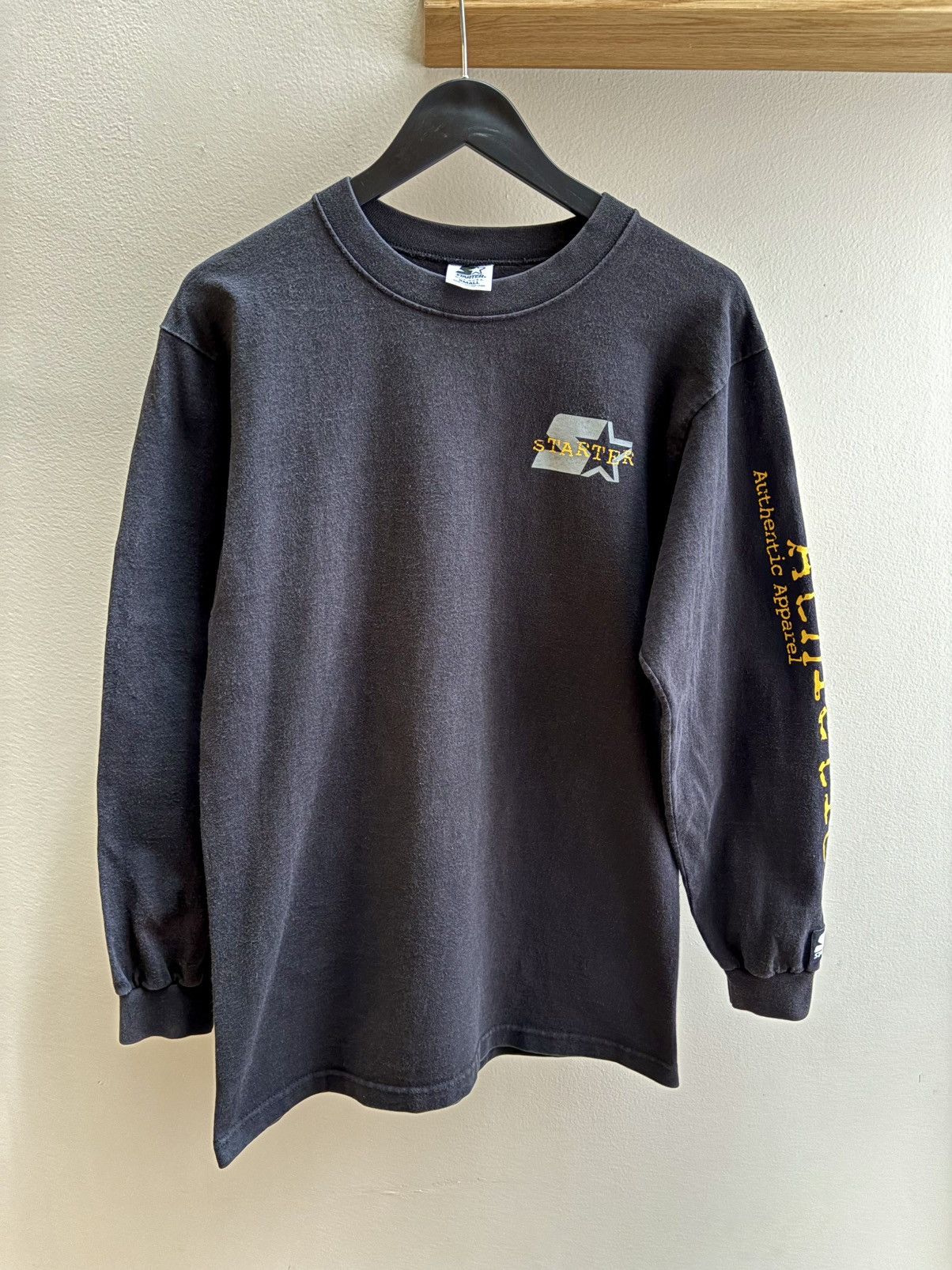 Starter Starter VTG 90s black/gold longsleeve shirt S/M Made in USA Size US M / EU 48-50 / 2 - 1 Thumbnail