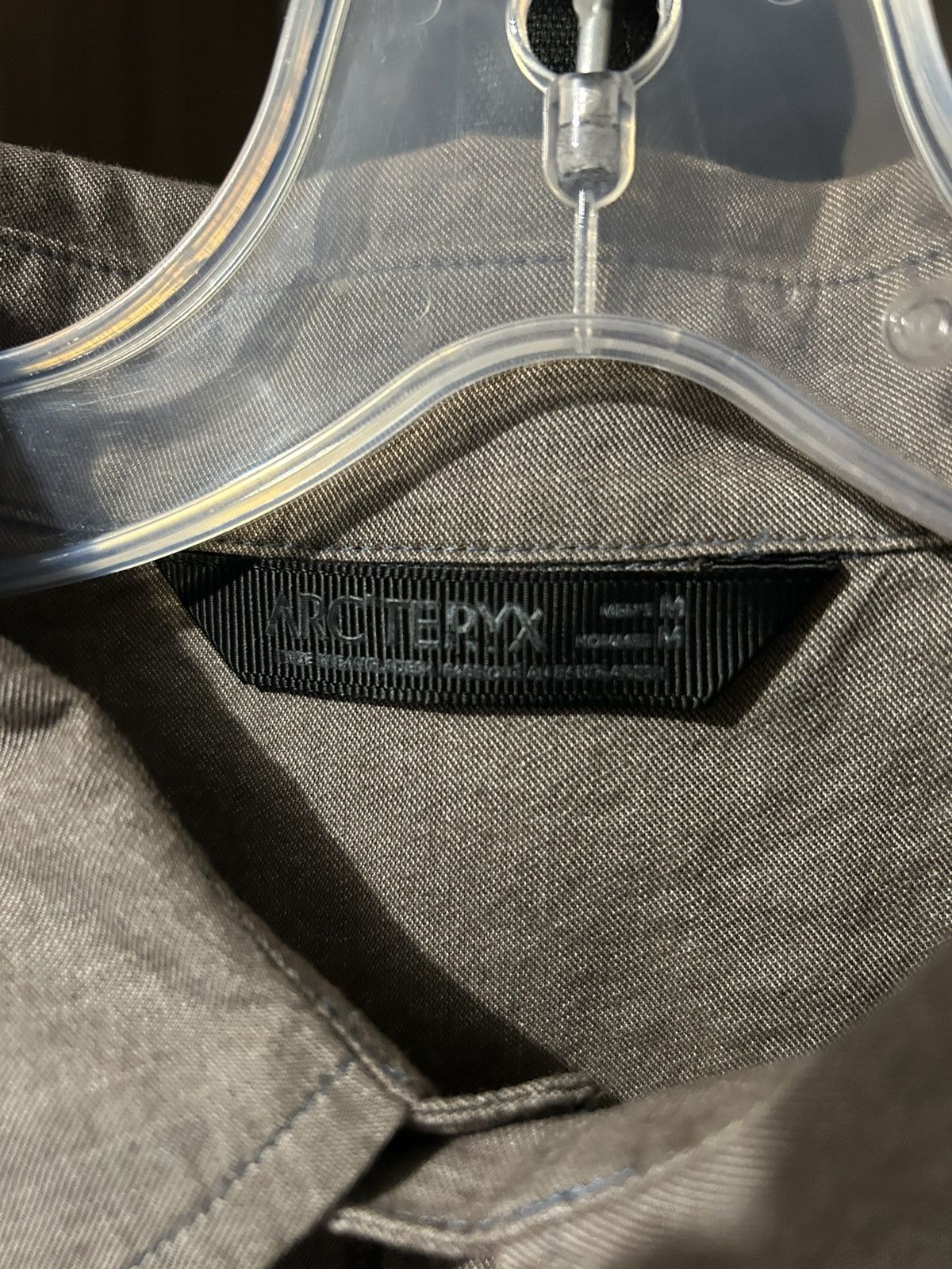 Arc'teryx Vintage Arcteryx Embroidered Short Sleeve Bouton Up Size US M / EU 48-50 / 2 - 8 Thumbnail