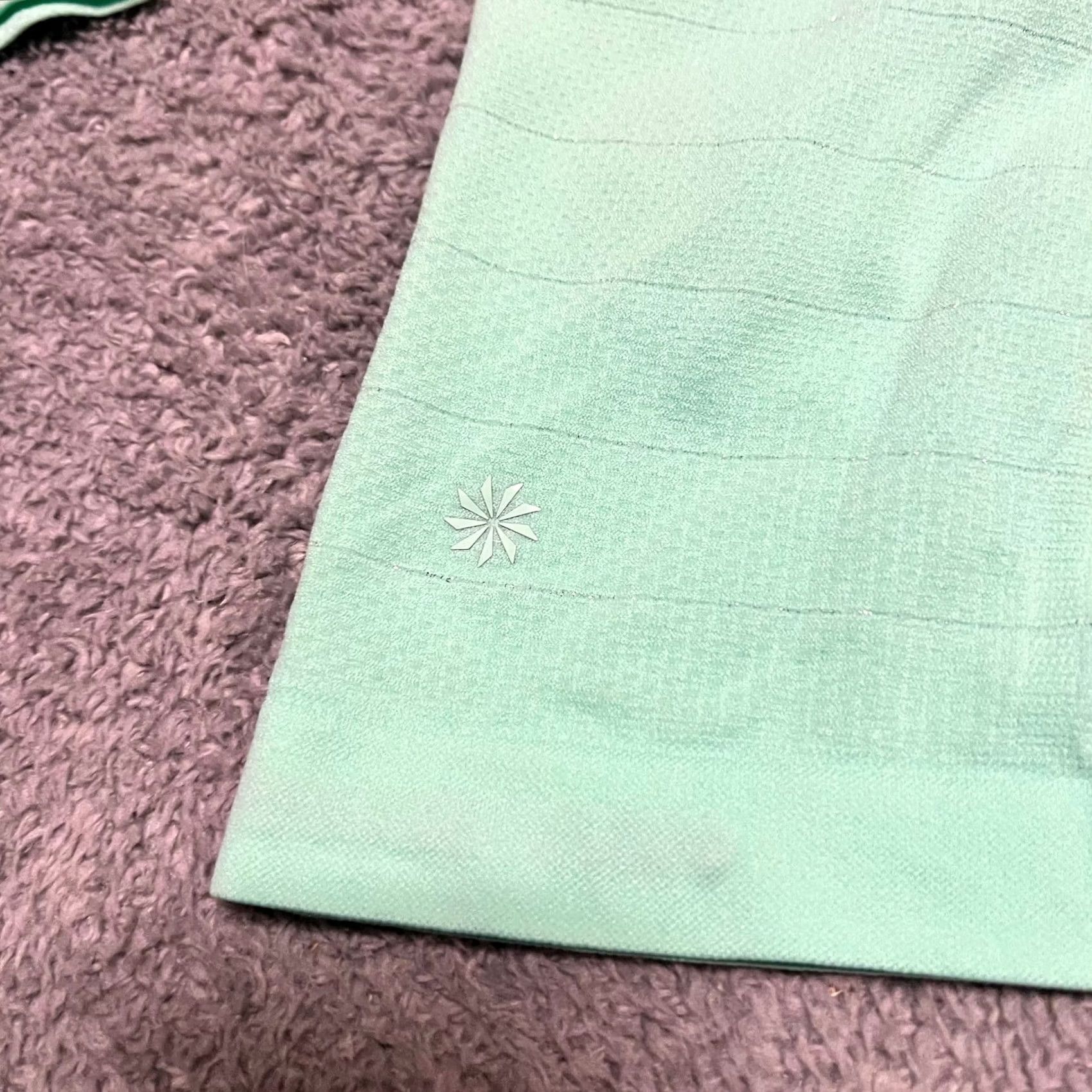 Athleta Athleta Shirt Womens Medium Performance Metallic Long Sleeve Green Womens M Green Size M / US 6-8 / IT 42-44 - 3 Thumbnail