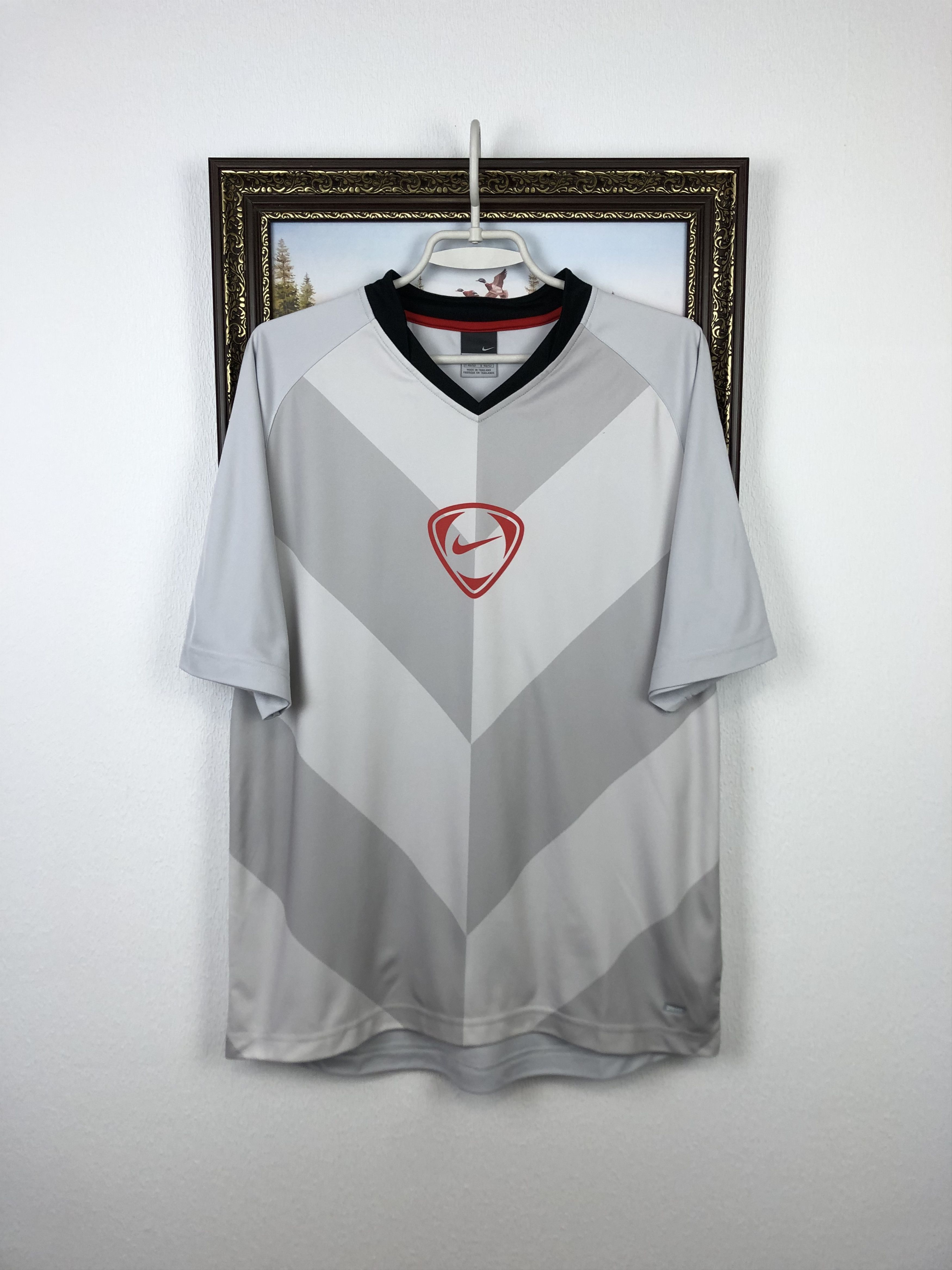 Nike Vintage Nike Football Template Big Logo Center Swoosh Tee Size US M / EU 48-50 / 2 - 1 Thumbnail