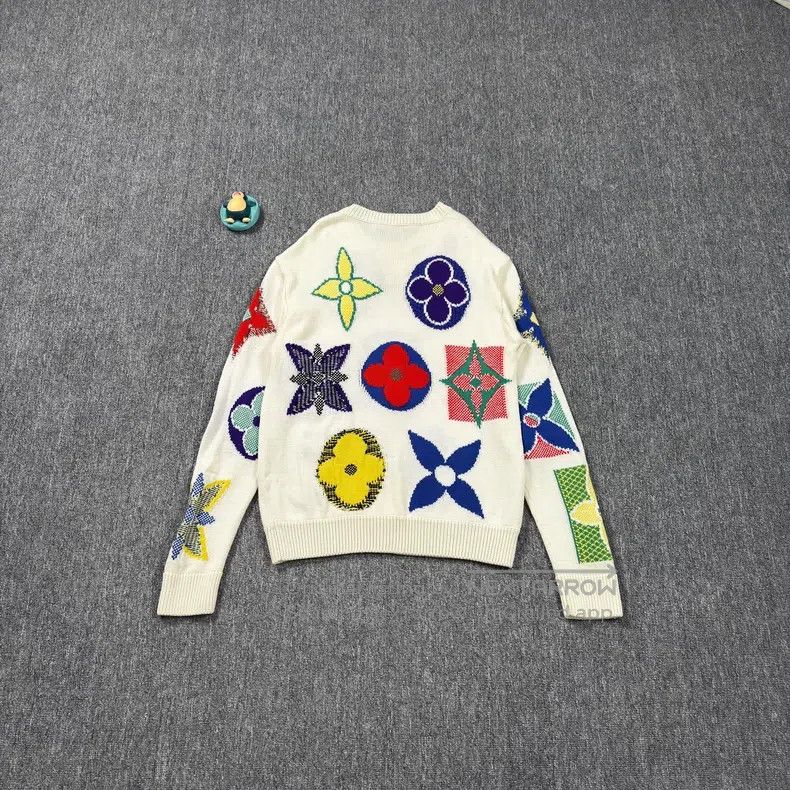 Louis Vuitton Louis Vuitton White three-flower full-print sweater Size US L / EU 52-54 / 3 - 2 Thumbnail