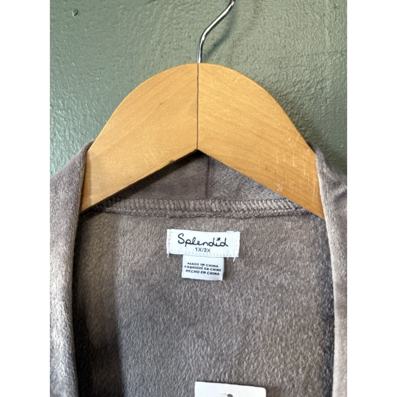 Splendid Splendid Robe Womens Velour Gray 1X/3X NWT Laundry Machine Washable Kimono Belted V-Neck Long Sleeve Lounge Bohemian Lightweight Size ONE SIZE - 3 Thumbnail