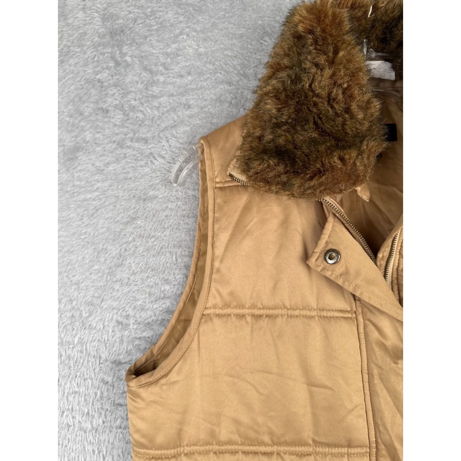 Jones New York Jones New York Vest Womens Petite Medium Beige Faux Fur Collar Pockets Polyester Size M / US 6-8 / IT 42-44 - 3 Thumbnail