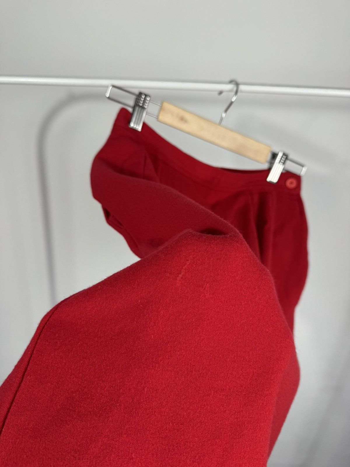 Valentino Vintage Valentino Studio Red Wool Pencil Midi Skirt Size 26" / US 2 / IT 38 - 6 Thumbnail