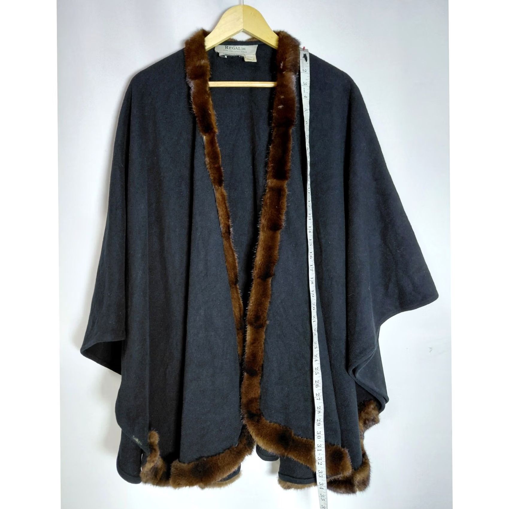 Vintage Regal Gray Cashmere Cape with Fur Trim Solid One Size - Fall & Winter Size ONE SIZE - 6 Thumbnail